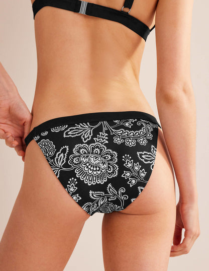 Tanga-Bikinihöschen-Schwarz, Weiße Blumen