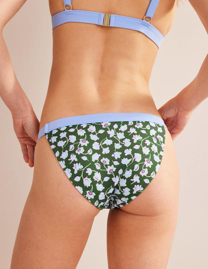 Tanga-Bikinihöschen-Wintergrün, Blaue Blumen