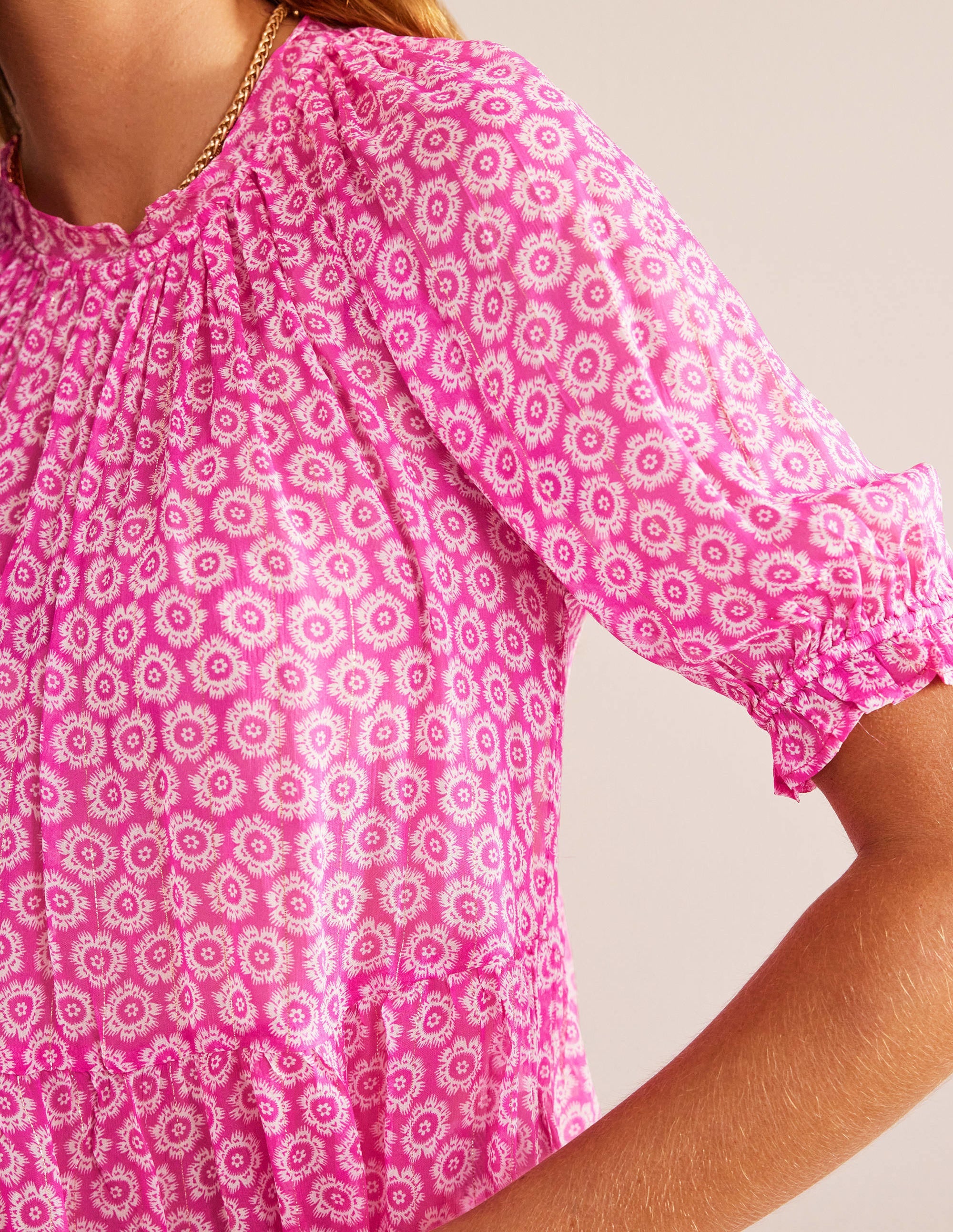 Top froncé en georgette scintillante-Rose phlox, motif Sunrise Pop - Image 2