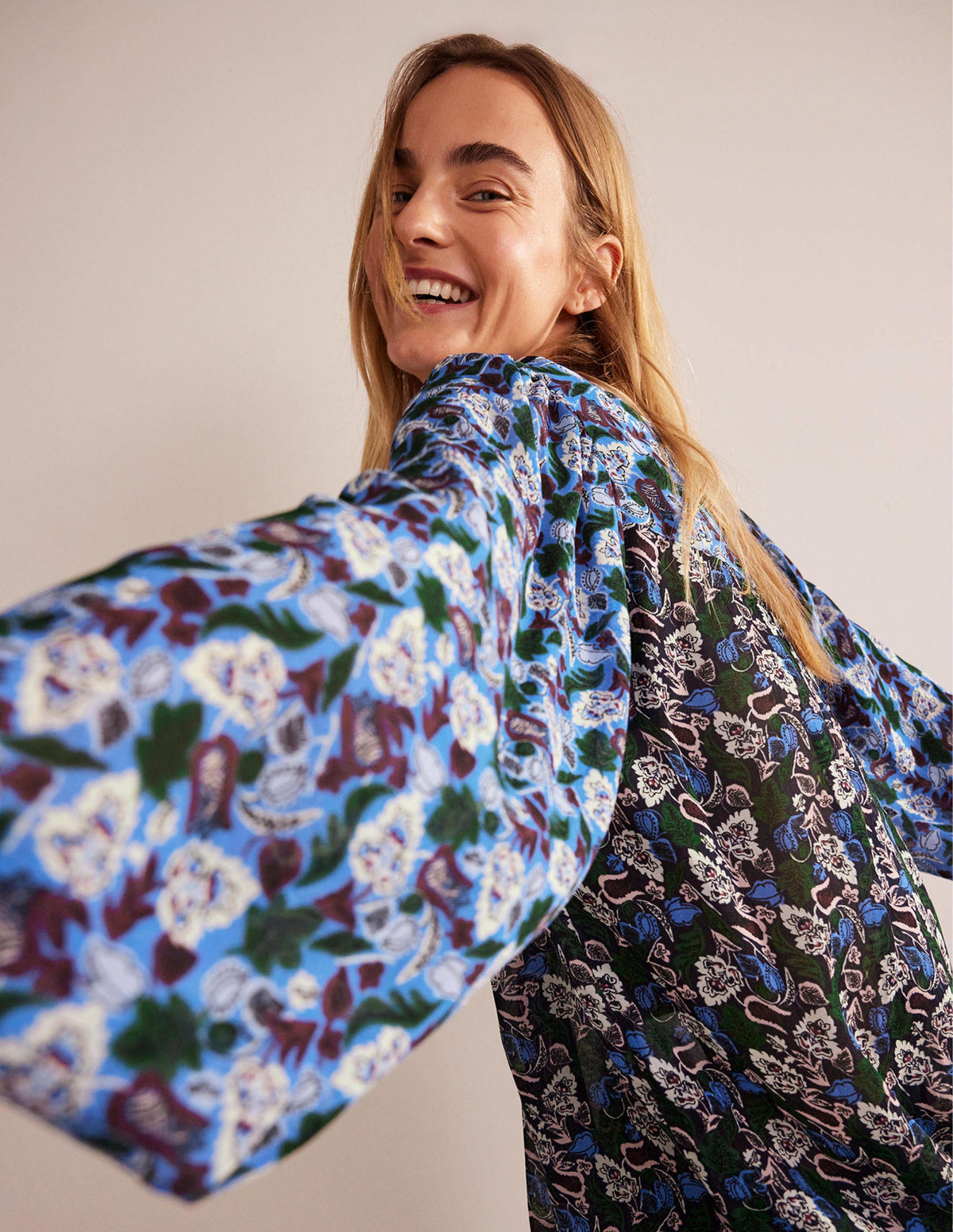 Hübsche Bluse mit V-Ausschnitt-Bunt, Tulpe - Image 2