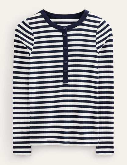 Anna Henley-T-Shirt aus Rippstrick-Marineblau, Naturweiß