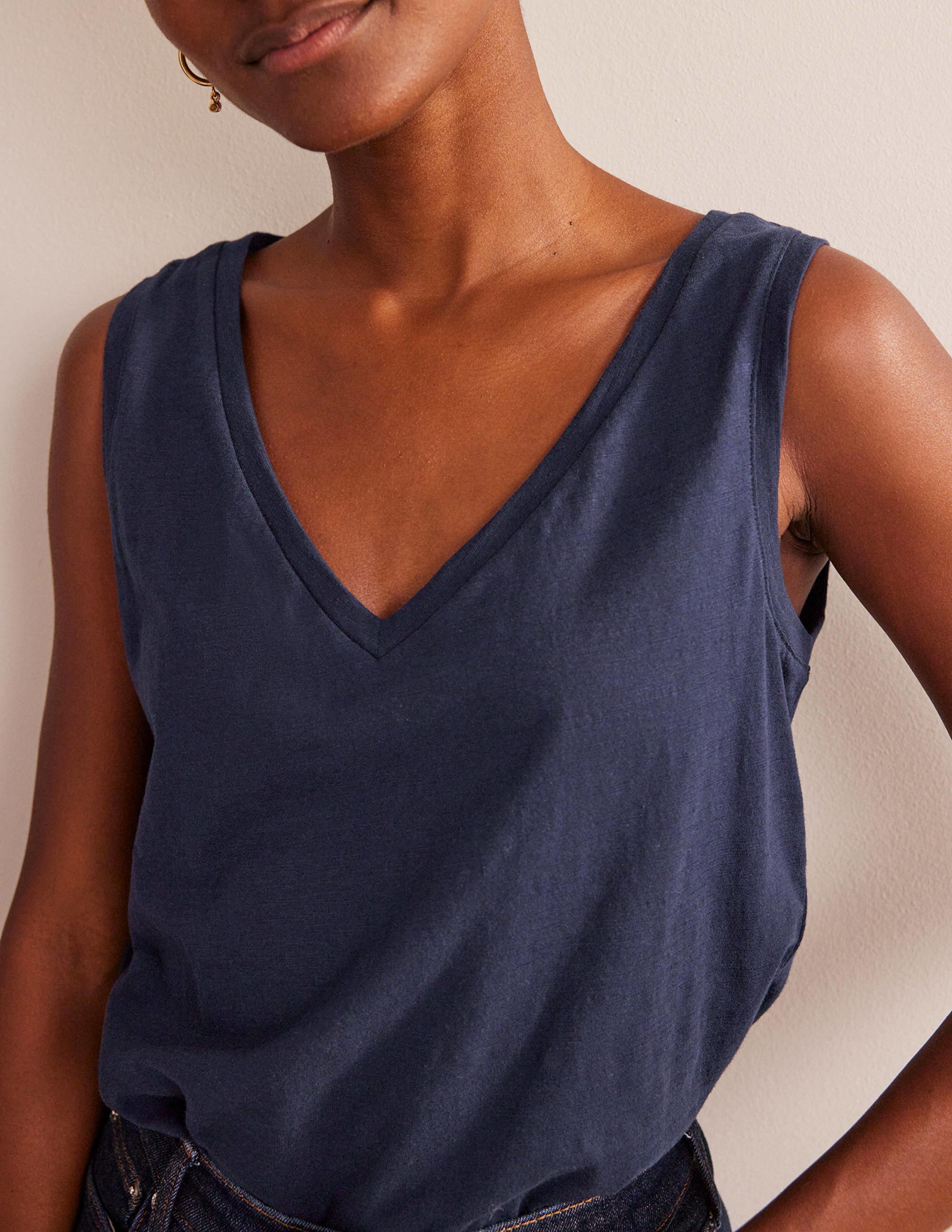 Regular V-neck Slub Vest-Navy - Image 2