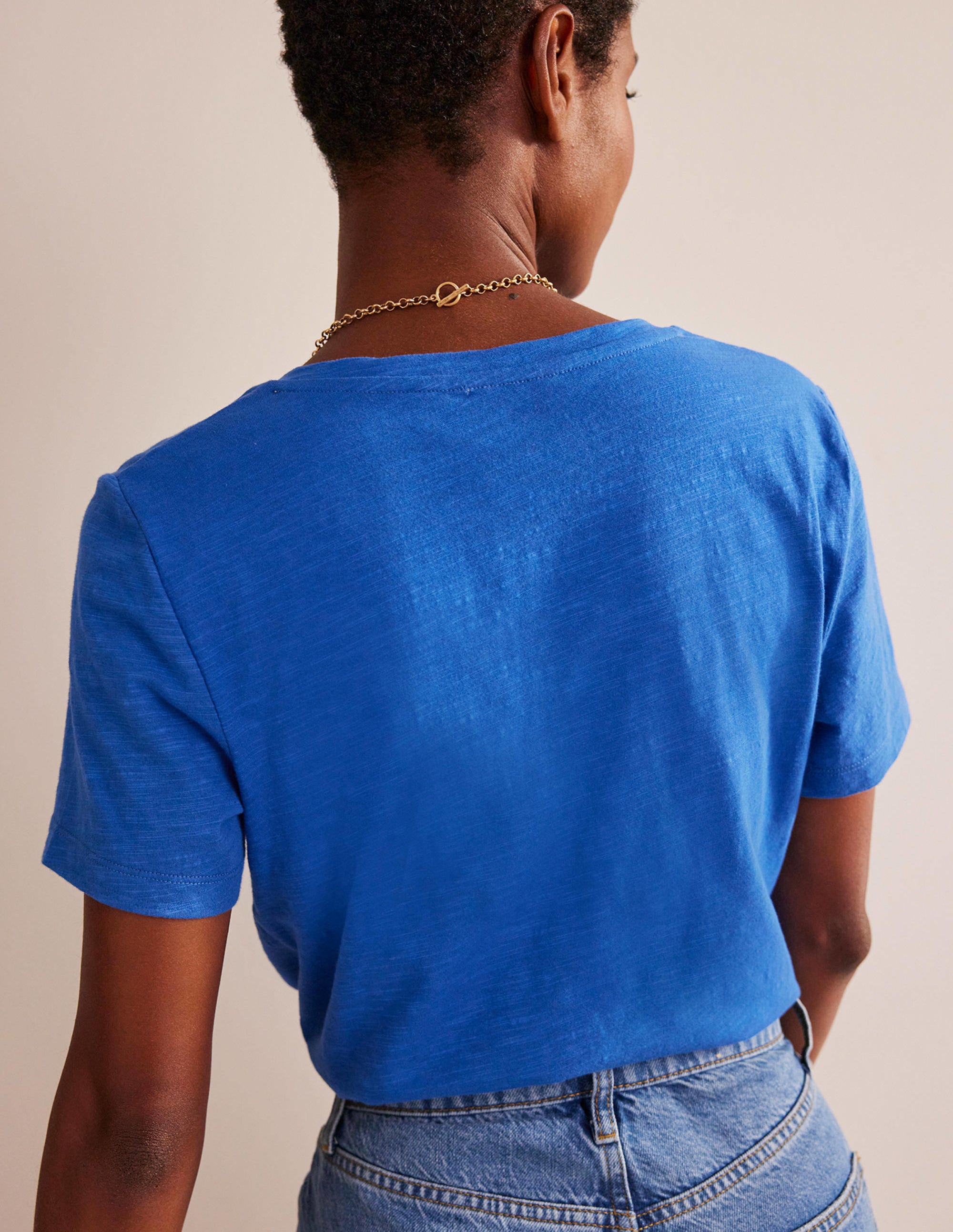 T-shirt flammé à col en V-Source champêtre - Image 3