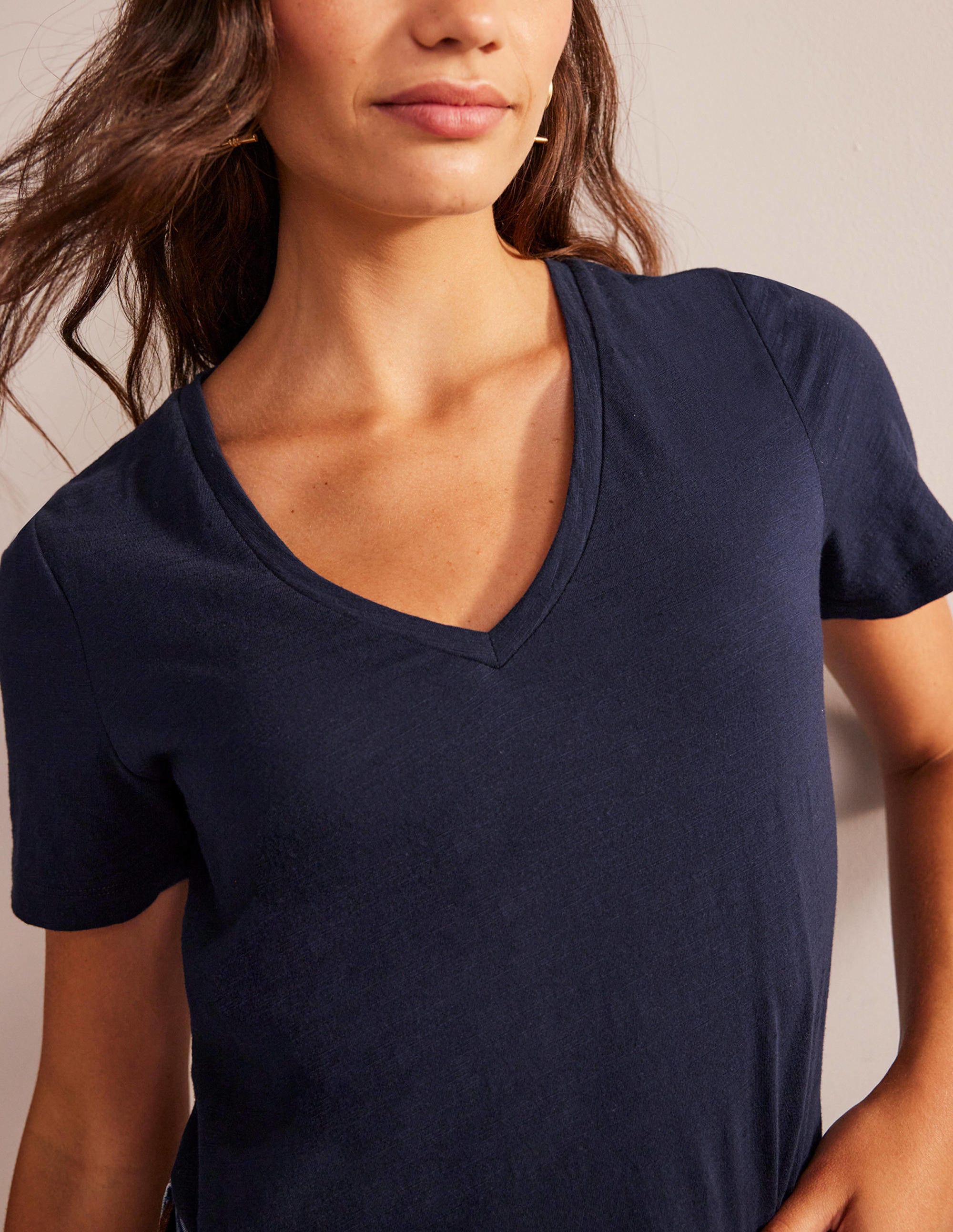 T-shirt flammé à col en V-Bleu marine - Image 2