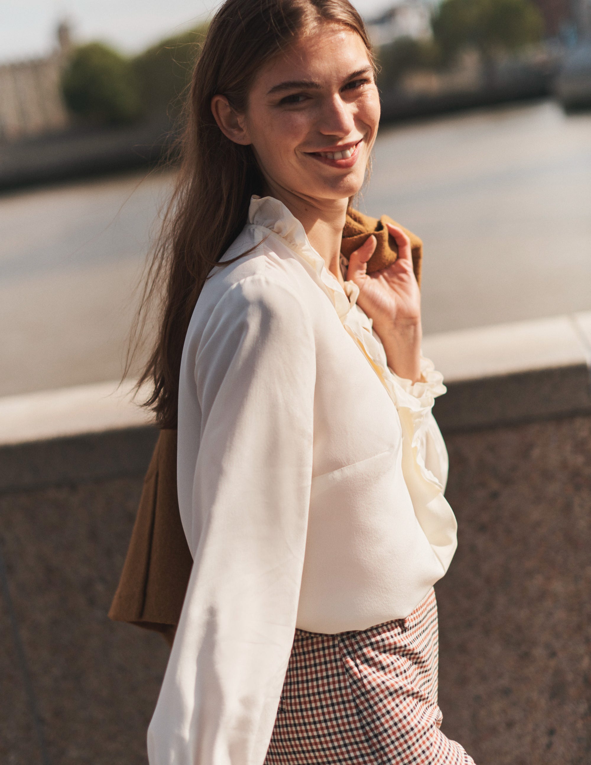 Seidenbluse mit Rüschenkragen-Naturweiß - Image 6