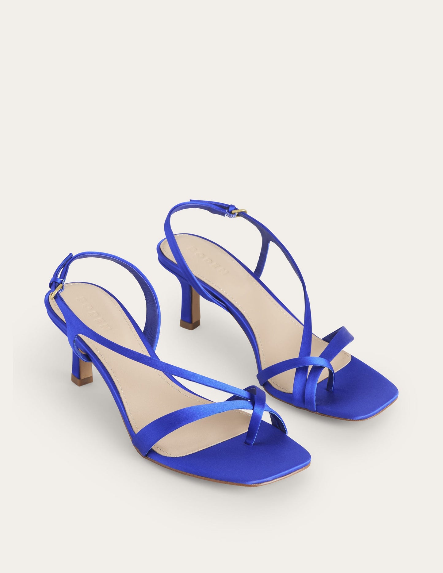 Satin-Sandalen mit niedrigem Absatz-Hellblau