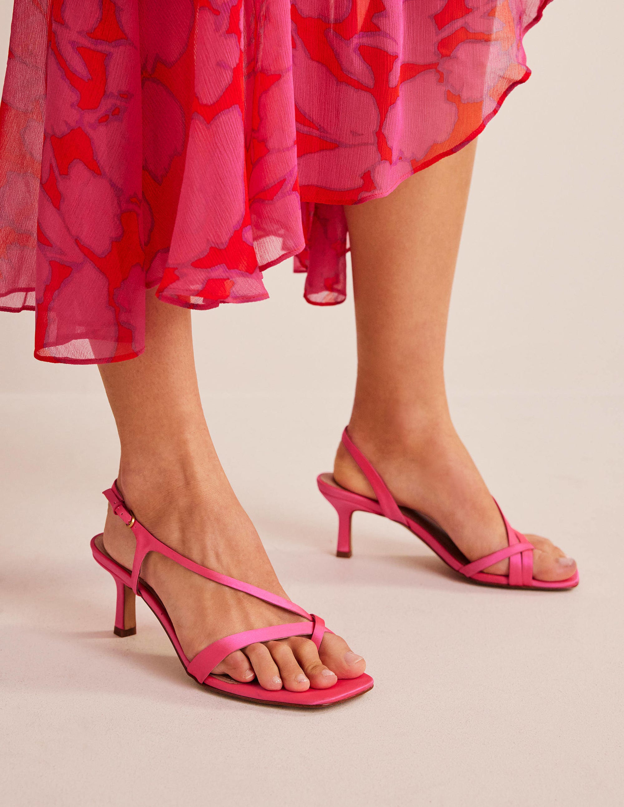 Satin-Sandalen mit niedrigem Absatz-Festivalrosa - Image 1