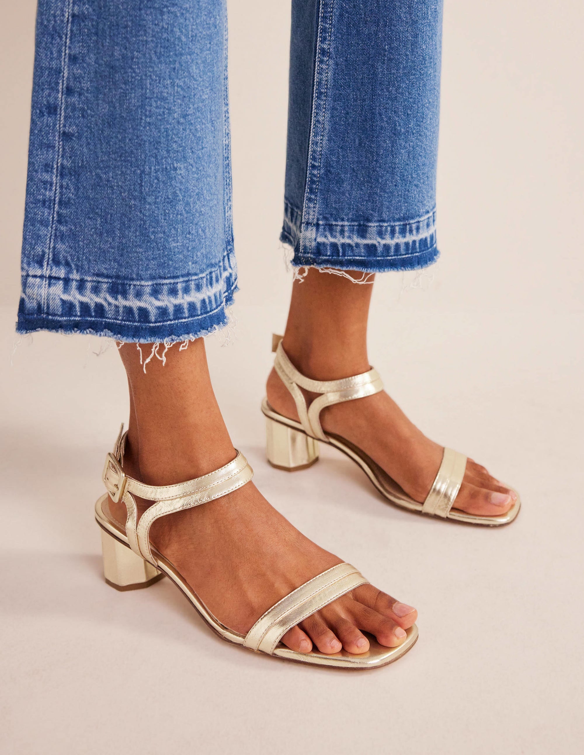 Sandalen mit Blockabsatz-Gold - Image 2