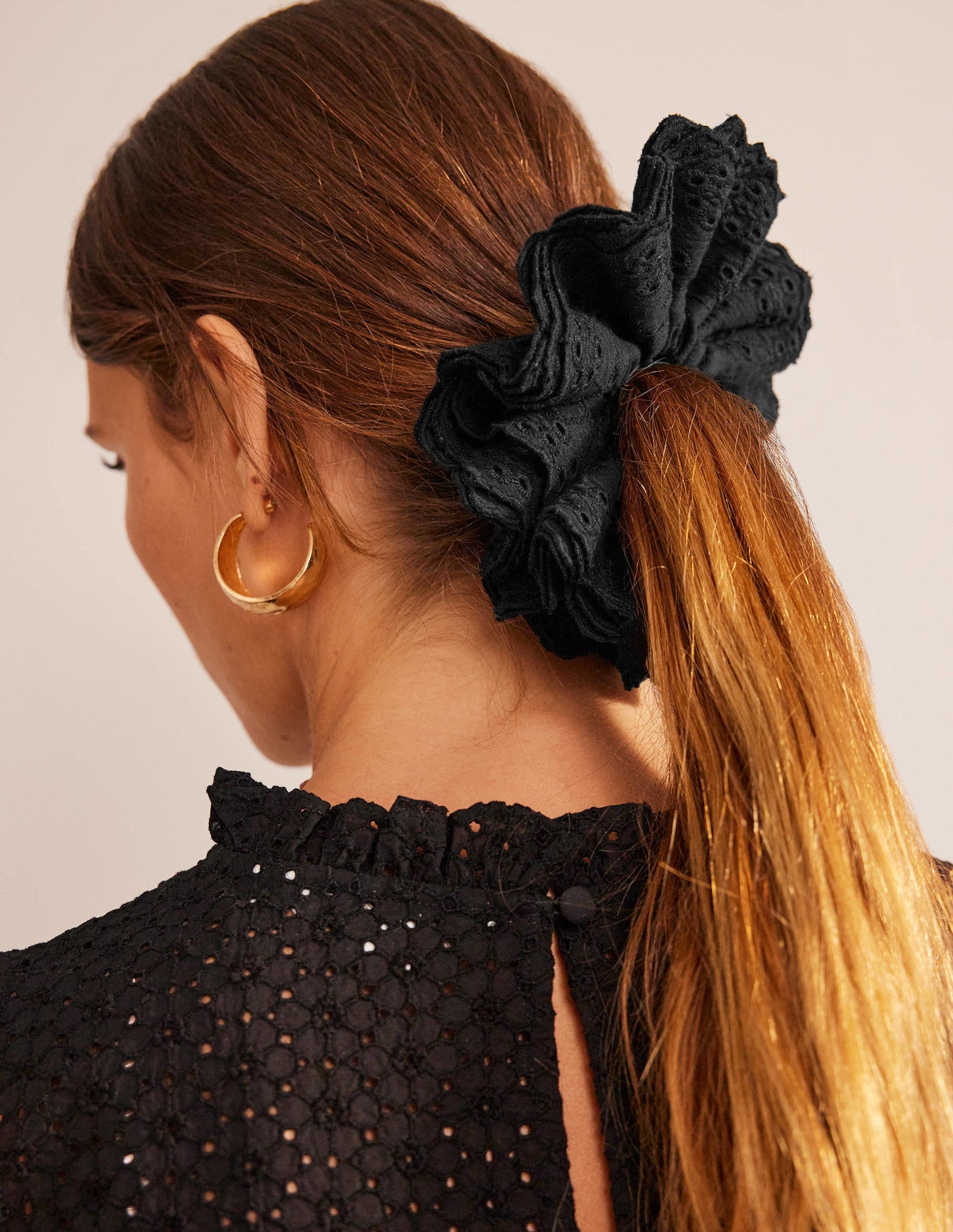 Chouchou en broderie anglaise-Noir - Image 1