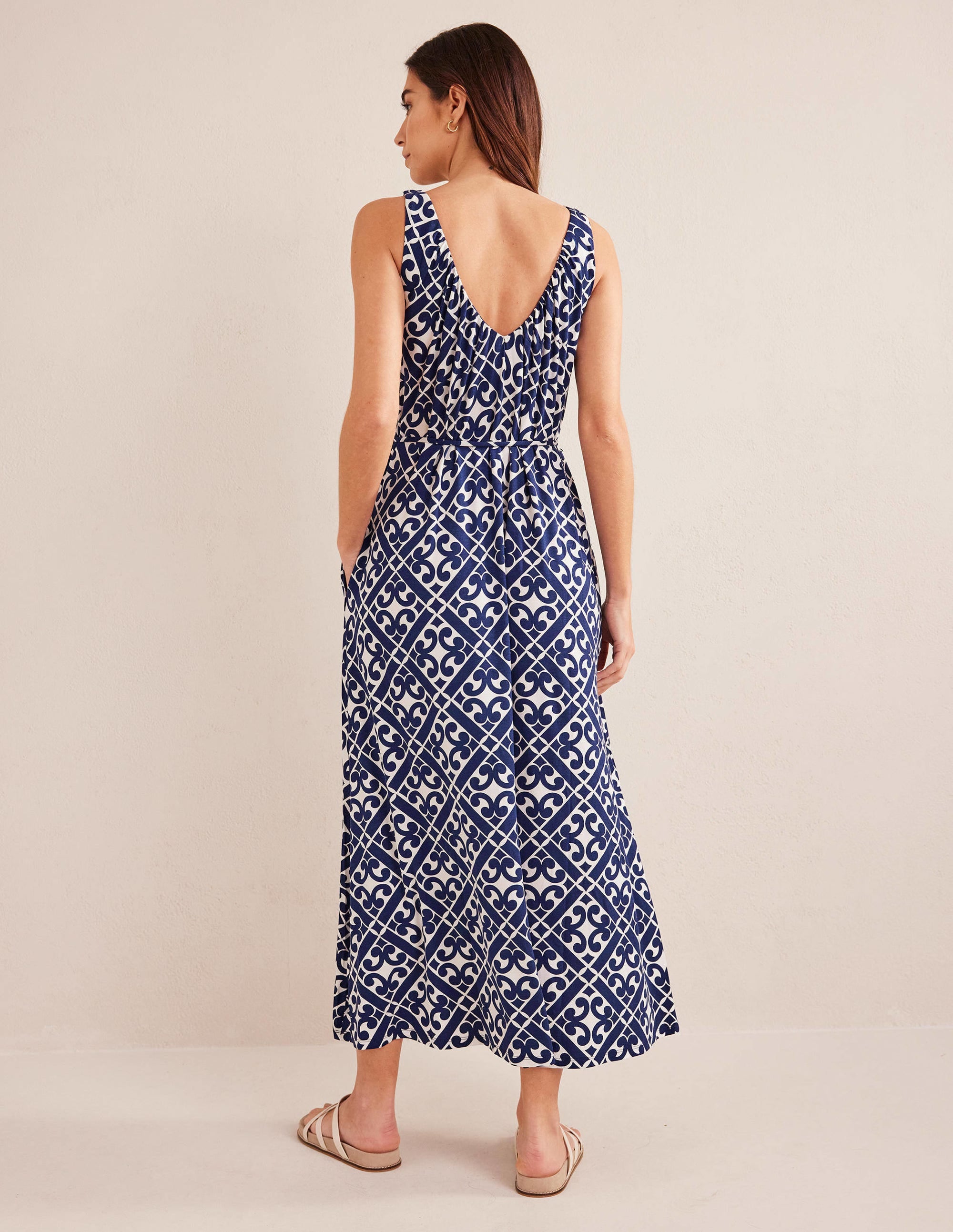 Jersey-Maxikleid mit V-Ausschnitt-Berliner Blau, Geometrisches Muster - Image 3