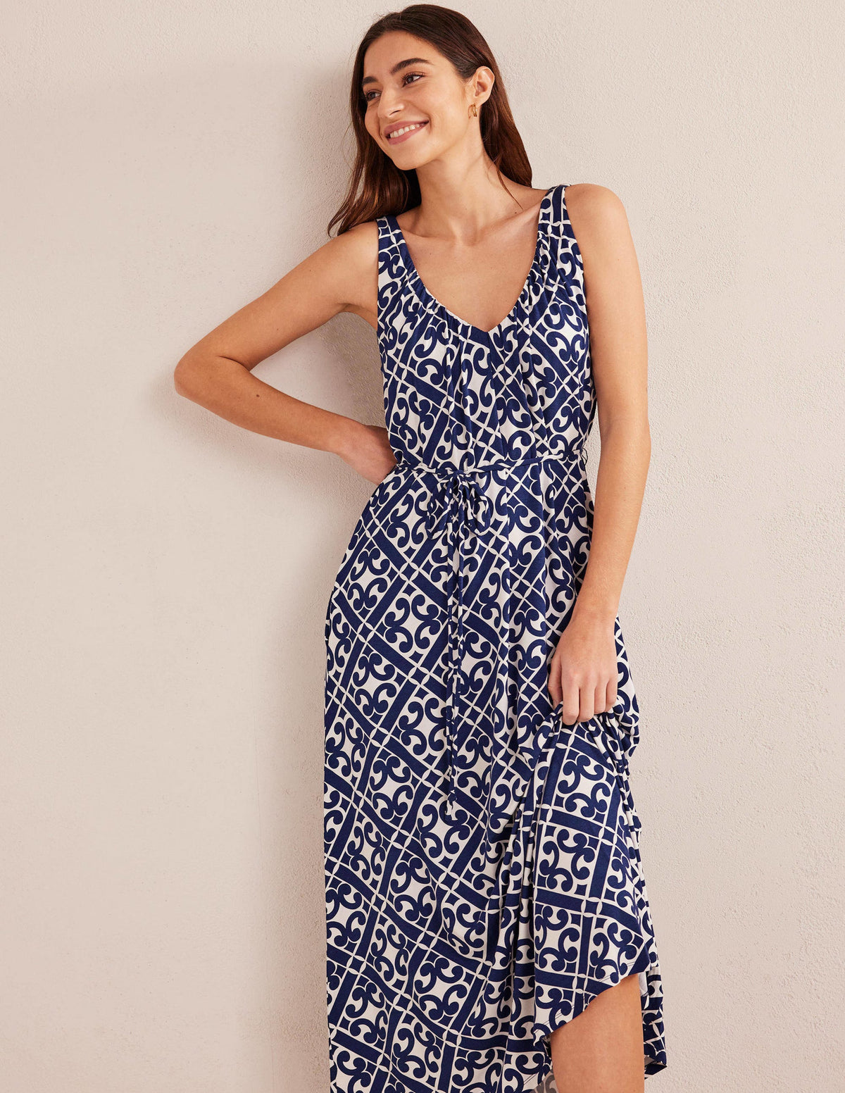 Jersey-Maxikleid mit V-Ausschnitt-Berliner Blau, Geometrisches Muster - Image 4