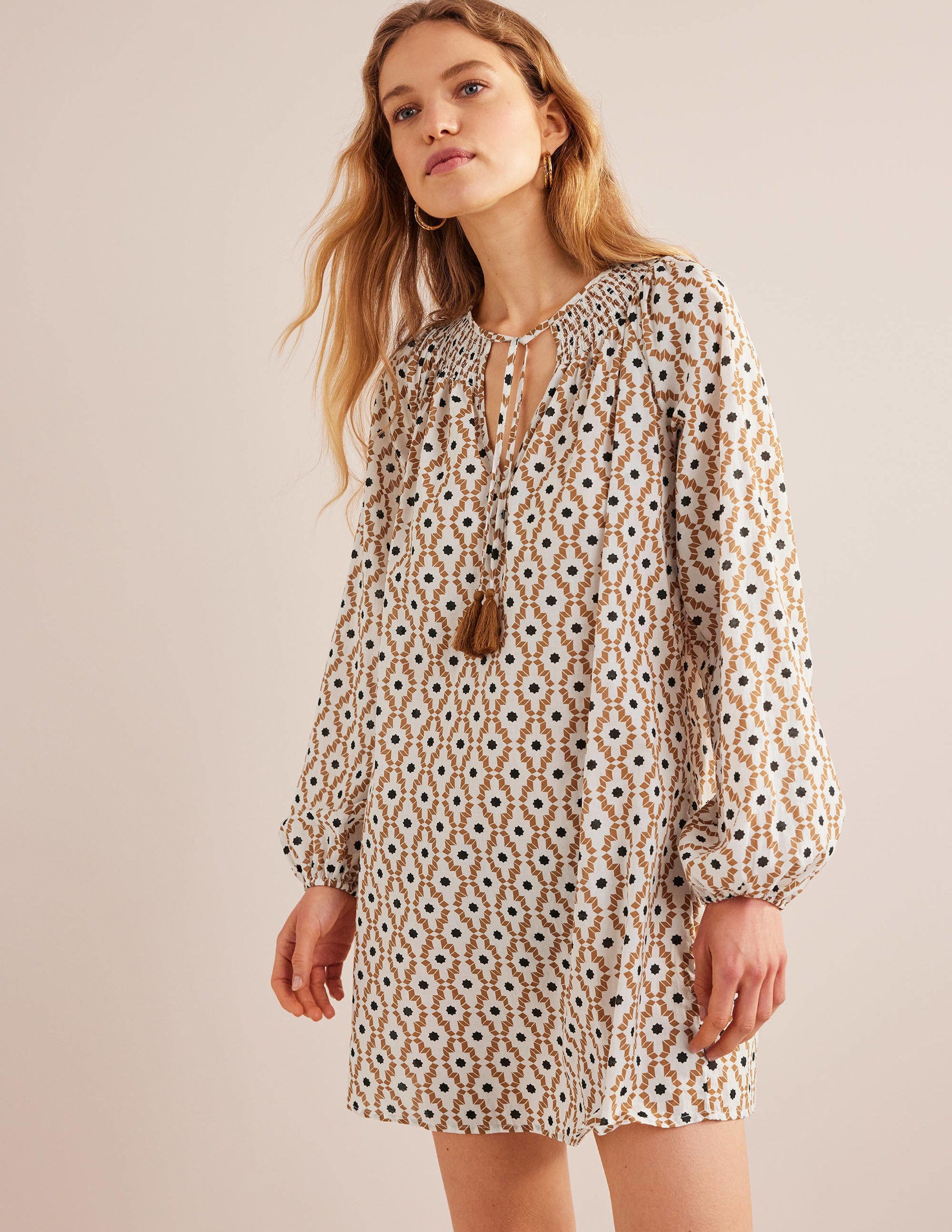 Caftan de plage à col smocké-Noix de cajou, motif Geo Trance-1