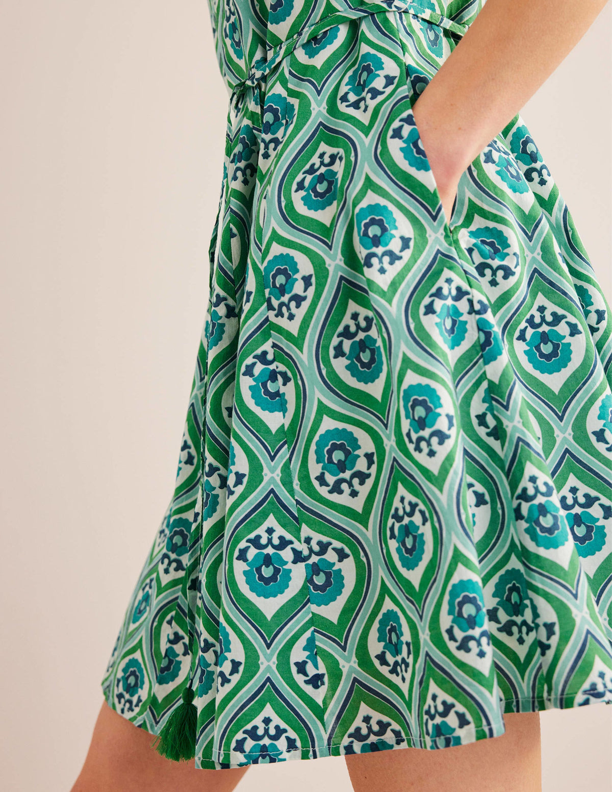 Minikleid mit Tellerrock-Aquamarinblau, Geometrisches Kaskadenmuster - Image 2