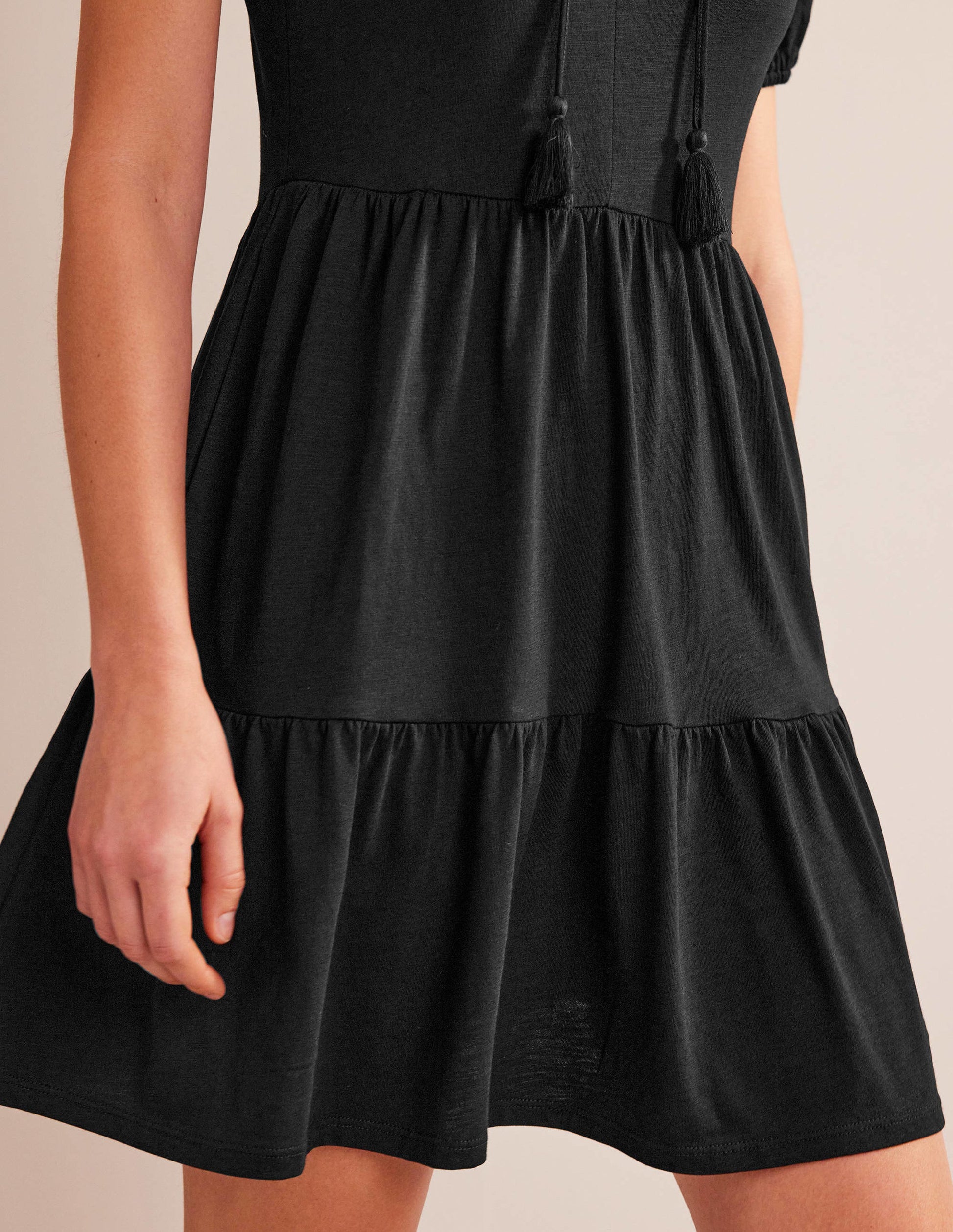 Jersey-Minikleid mit kurzen Ärmeln-Schwarz-4