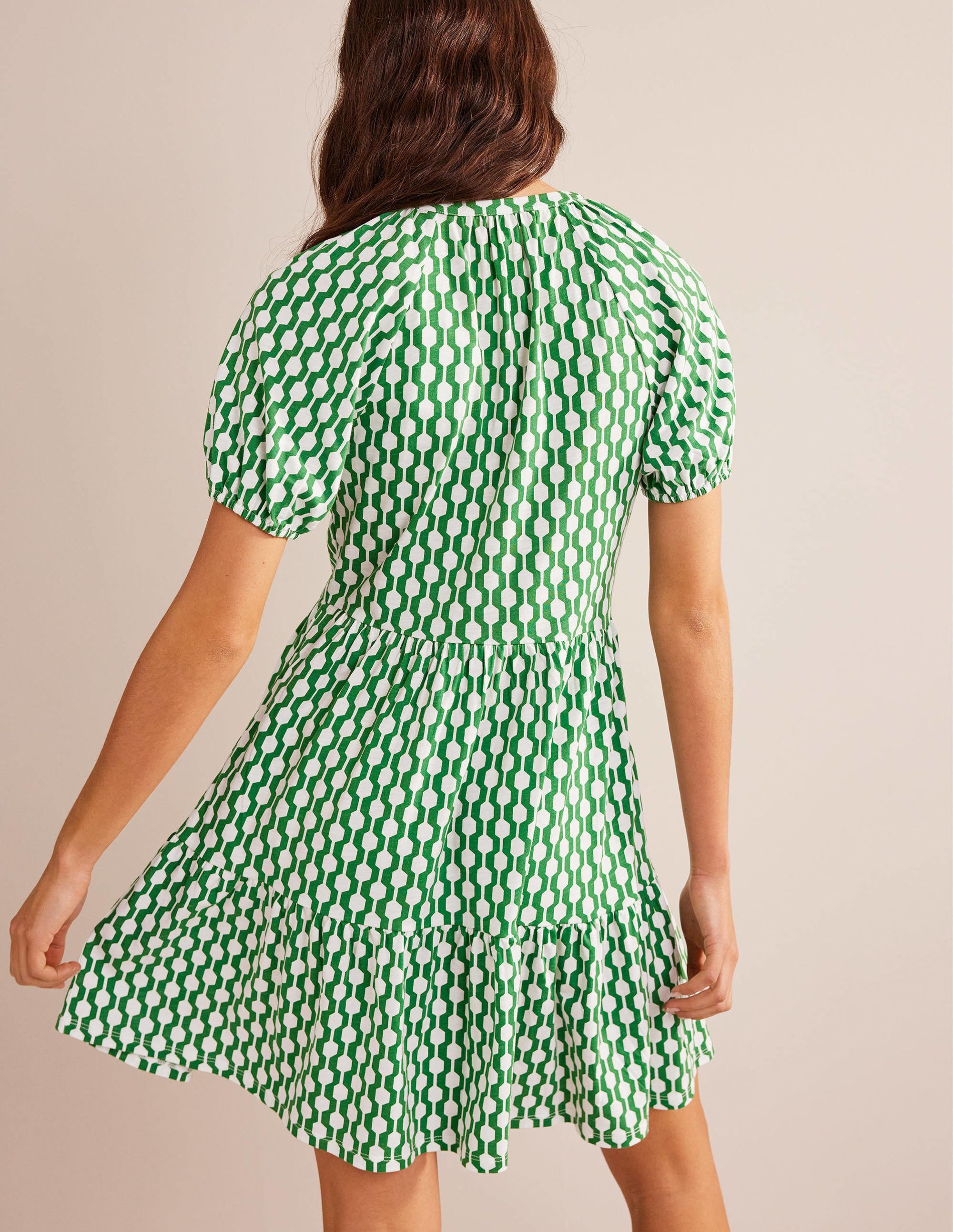 Jersey-Minikleid mit kurzen Ärmeln-Sattes Grün, Geometrisches Muster - Image 3