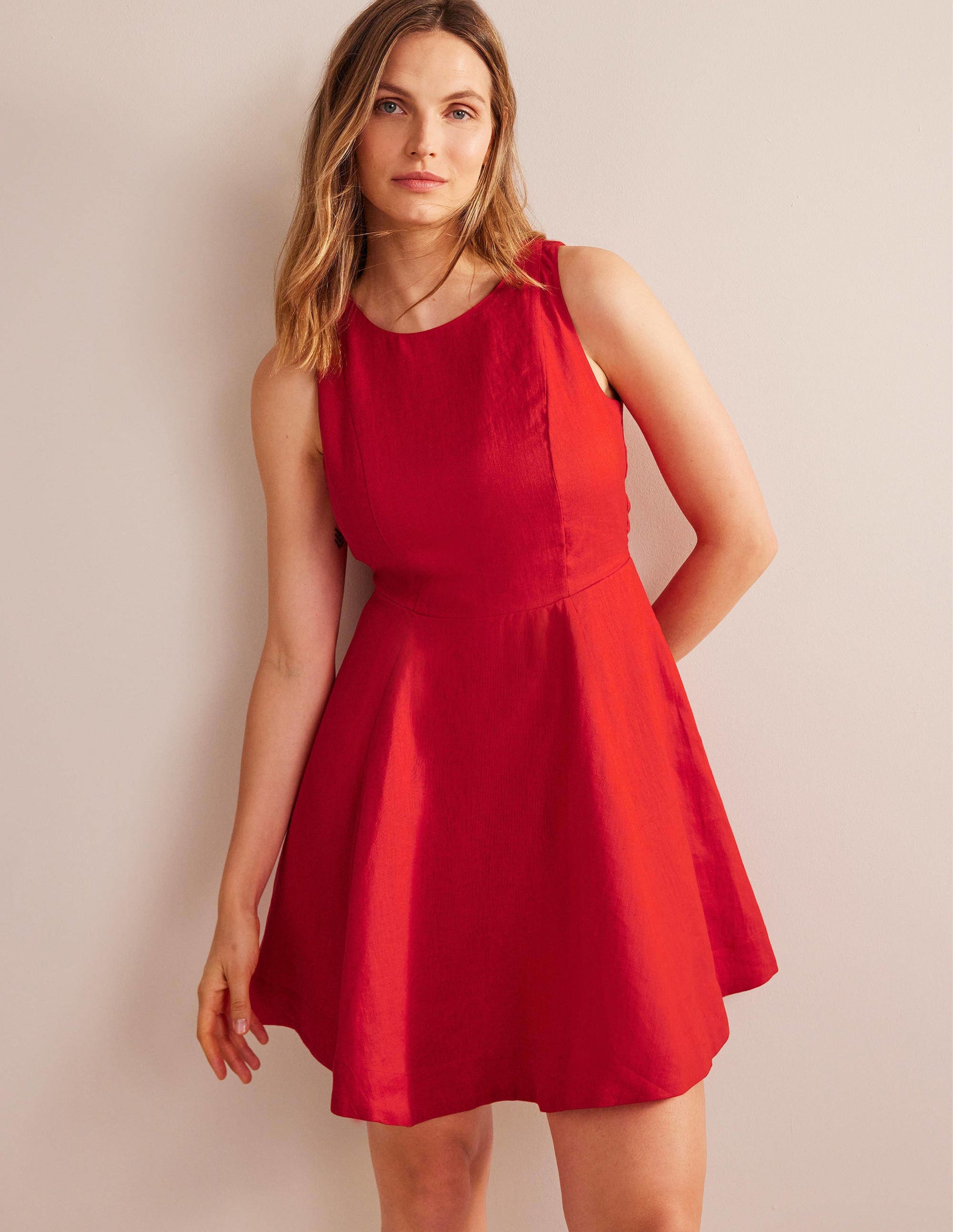 Ausgestelltes Minikleid aus Leinen-Zinnoberrot-4