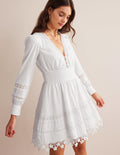 Mini-robe avec détails en dentelle-Blanc