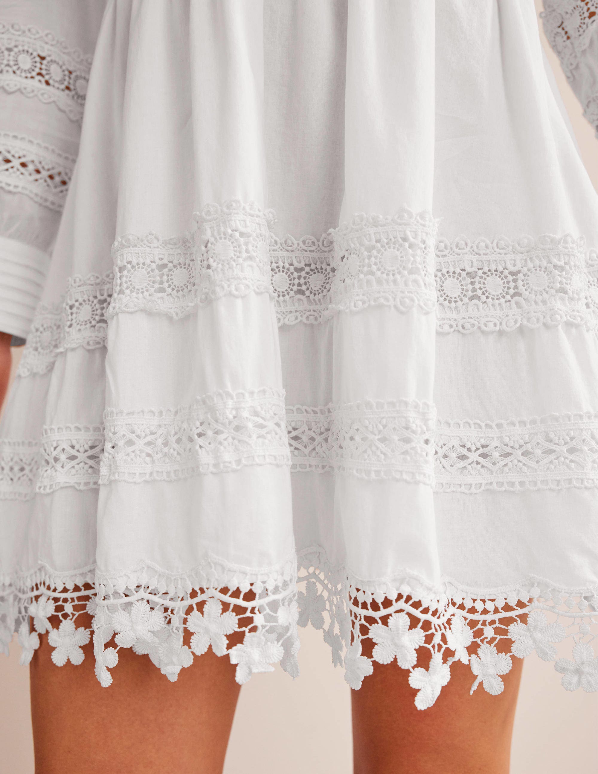 Mini-robe avec détails en dentelle-Blanc - Image 2