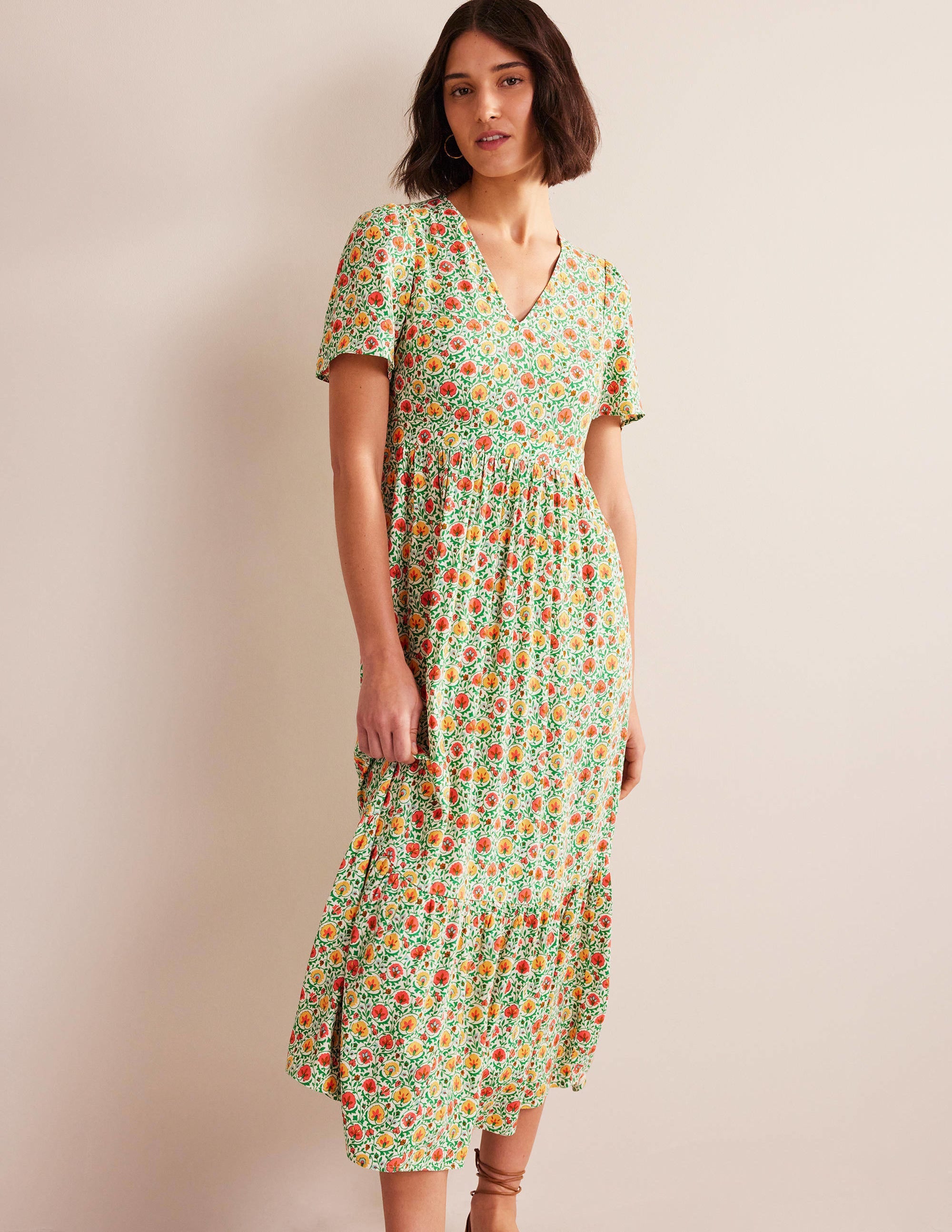 Gestuftes Maxikleid mit V-Ausschnitt-Grün, Zauberhafte Blüten - Image 1
