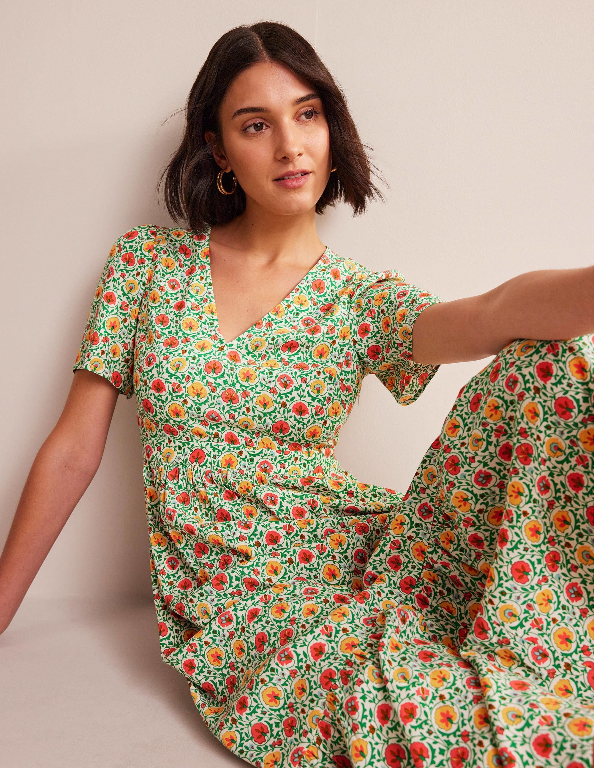 Gestuftes Maxikleid mit V-Ausschnitt-Grün, Zauberhafte Blüten - Image 4