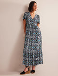 Gestuftes Maxikleid mit V-Ausschnitt-Marineblau, Üppige Blumen