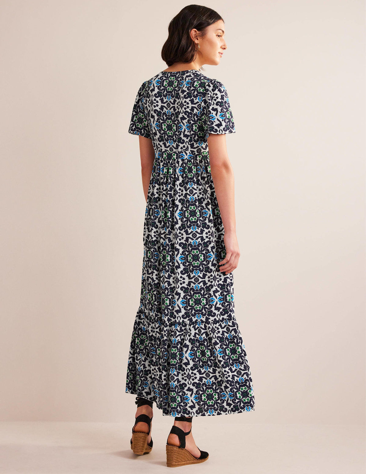 Gestuftes Maxikleid mit V-Ausschnitt-Marineblau, Üppige Blumen-3