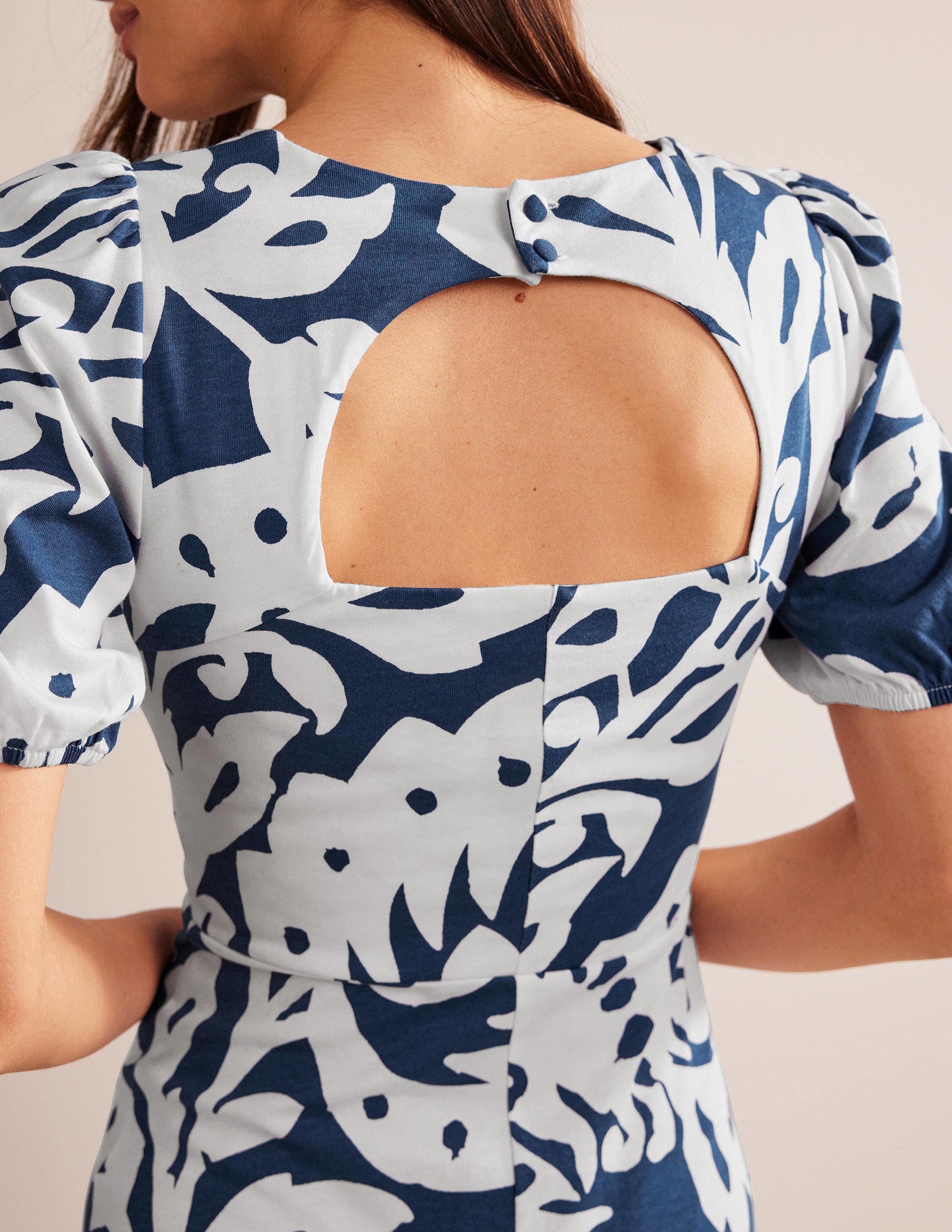 Jersey-Midikleid mit Rückendetail-Saphirblau, Eichenblattmuster - Image 2