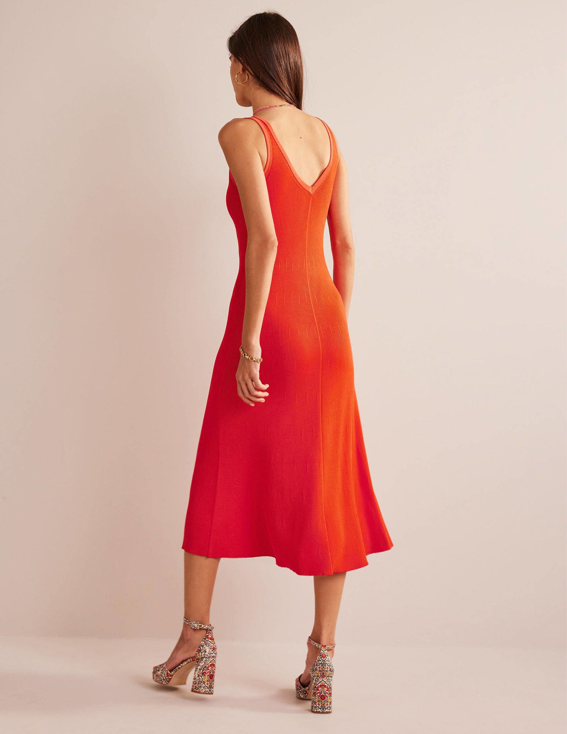 Gestricktes Maxikleid mit V-Ausschnitt-Blutorange-3