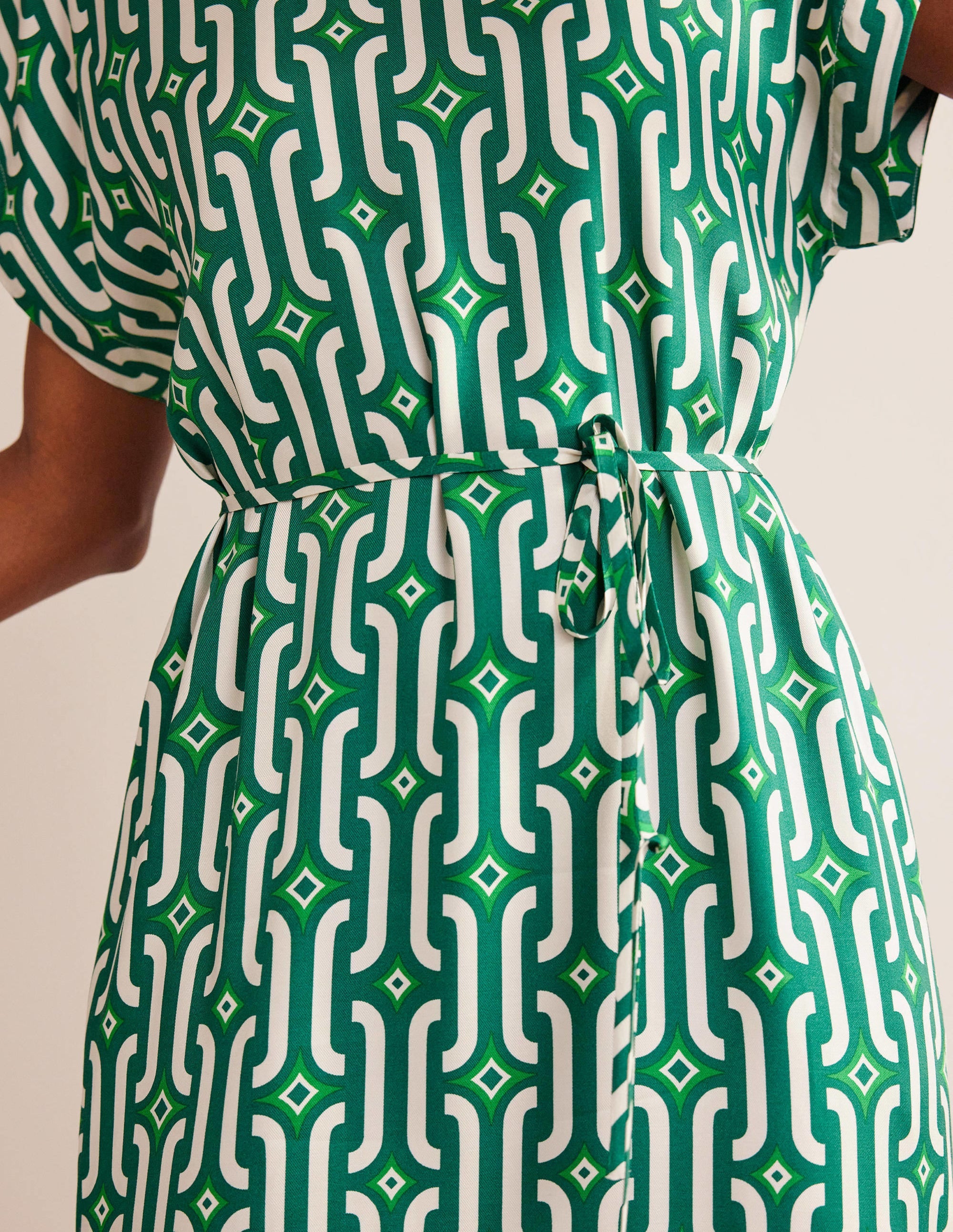 Midi-Säulenkleid mit kurzen Ärmeln-Helles Smaragdgrün, Geometrisches Muster - Image 2