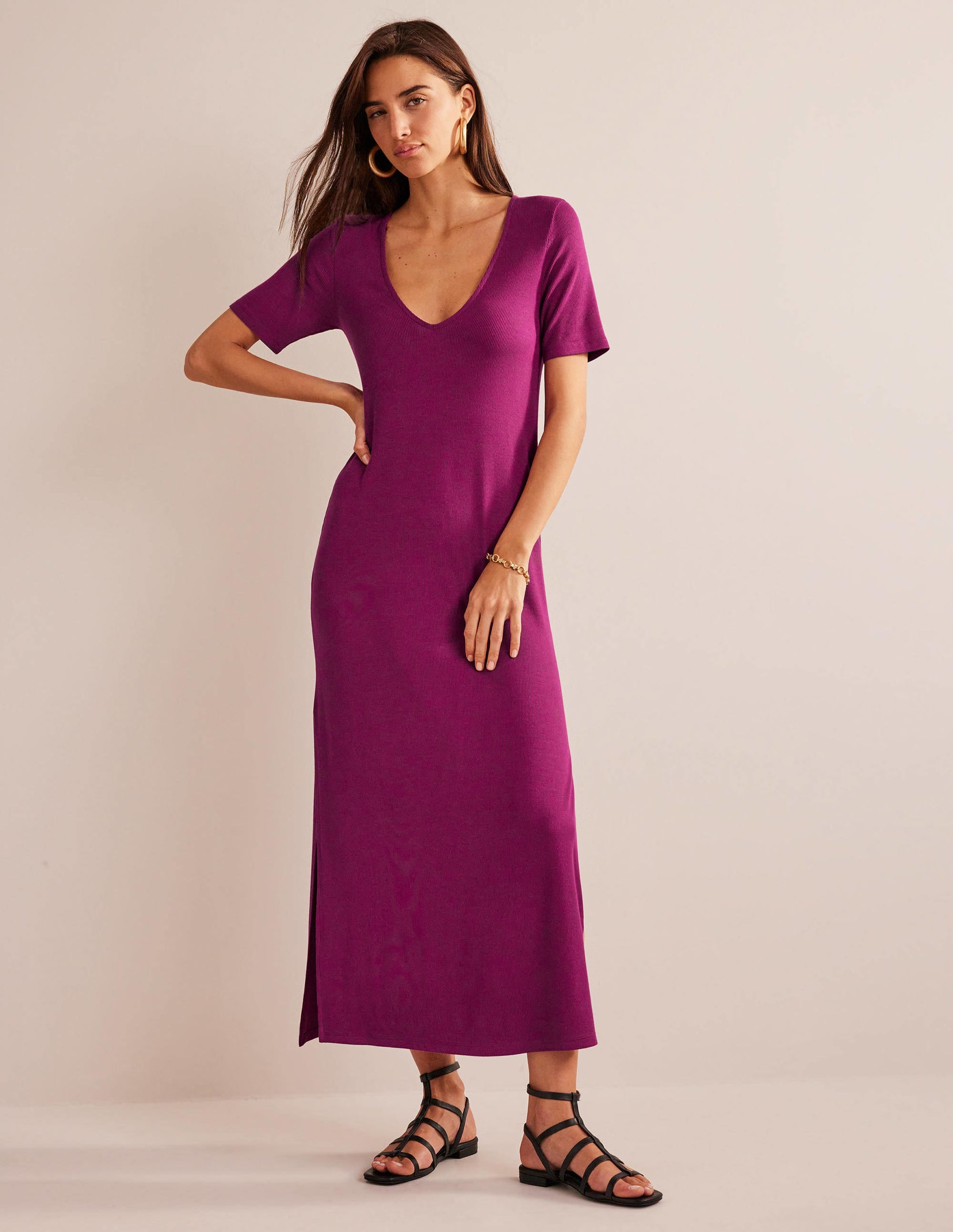 Geripptes Midi-T-Shirt-Kleid aus Jersey-Strahlendes Beerenrot - Image 1