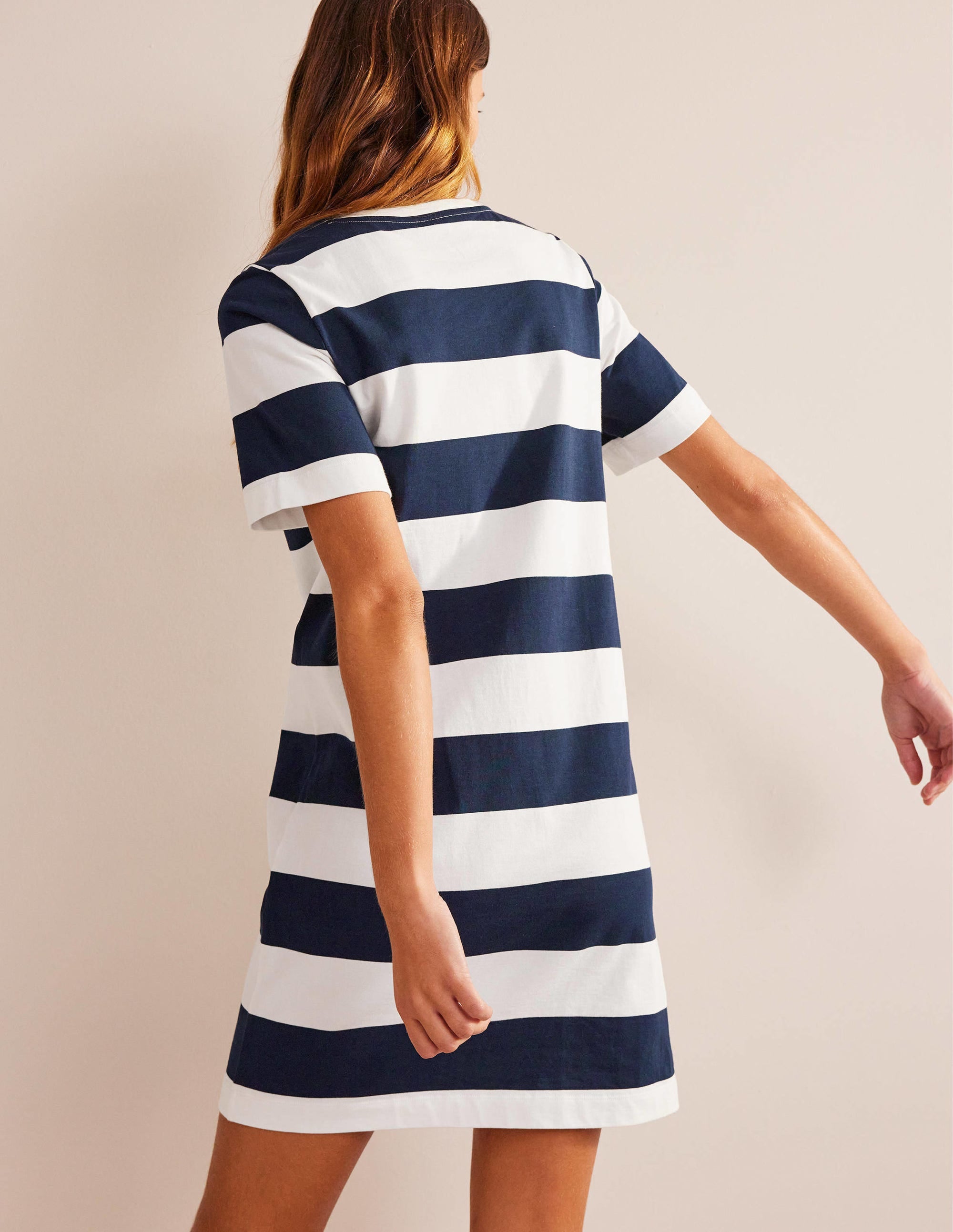 T-Shirt-Minikleid mit Rundhalsausschnitt-Naturweiß/Marineblau, Gestreift - Image 3