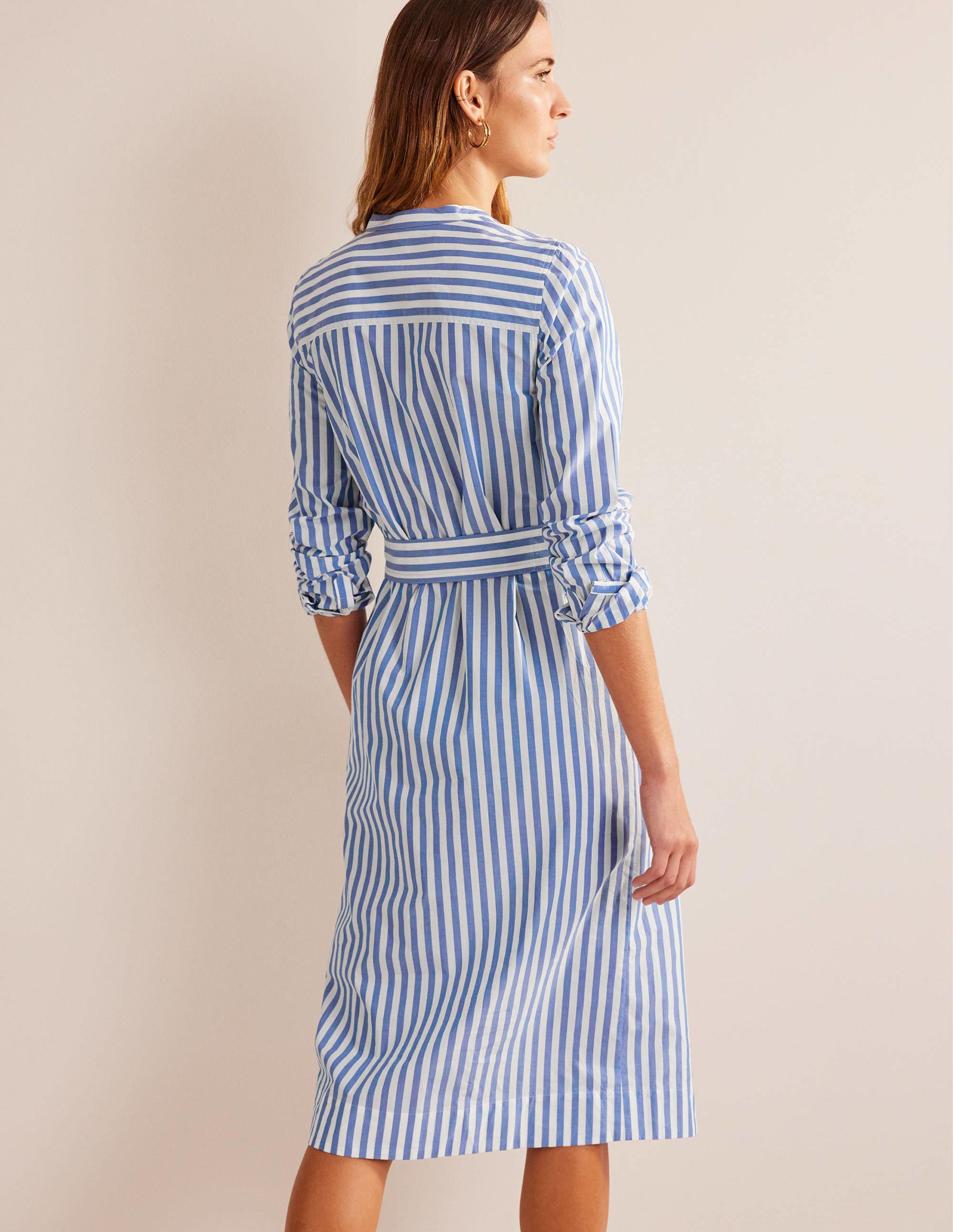Hemdblusenkleid aus Baumwolle mit Gürtel-Saphirblau/Naturweiß, Gestreift - Image 3
