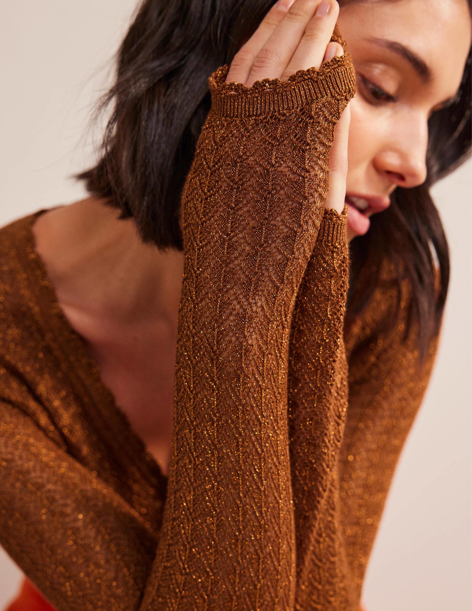 Kurzer Pointelle-Cardigan mit Goldgarn-Cognac-Bronze, Goldglitzer - Image 2