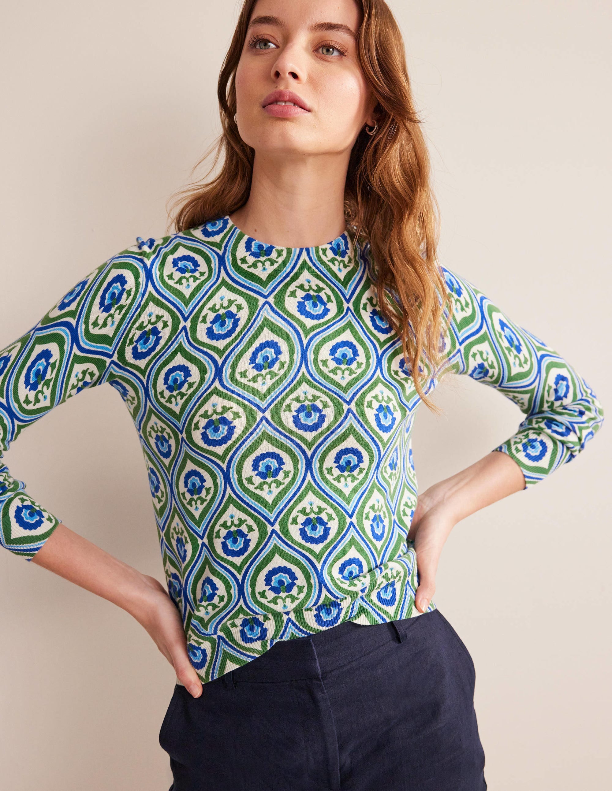 Gemusterter Pullover mit hohem Kragen-Sattes Grün, Geometrisches Kaskadenmuster - Image 4