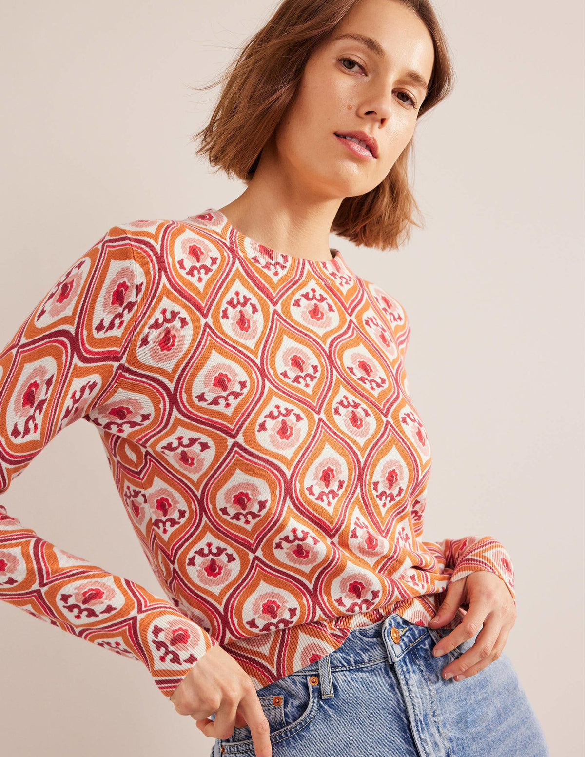 Gemusterter Pullover mit hohem Kragen-Kumquatorange, Geometrisches Kaskadenmuster - Image 1