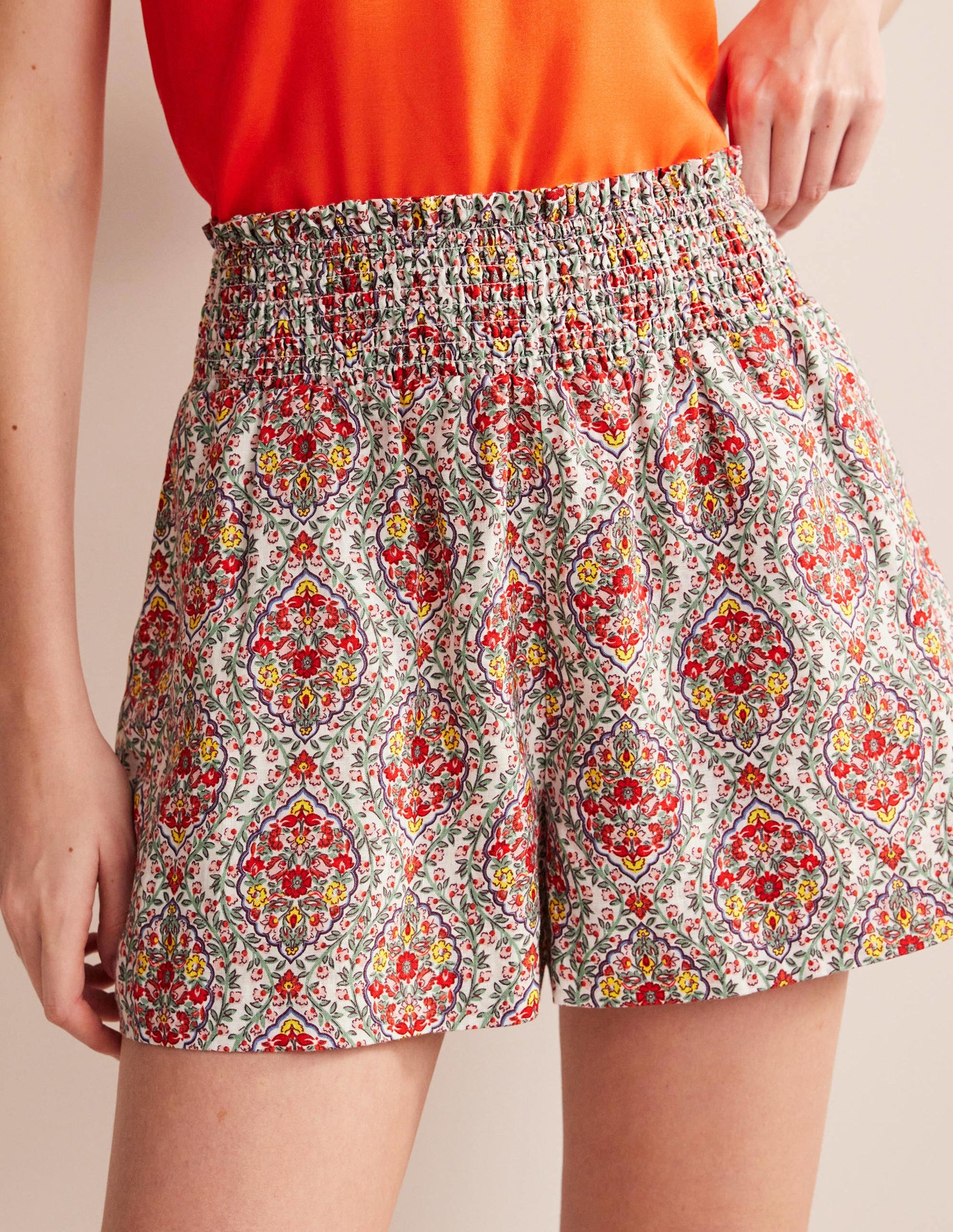 Short à taille froncée en lin-Multi, motif Vine Terrace-4