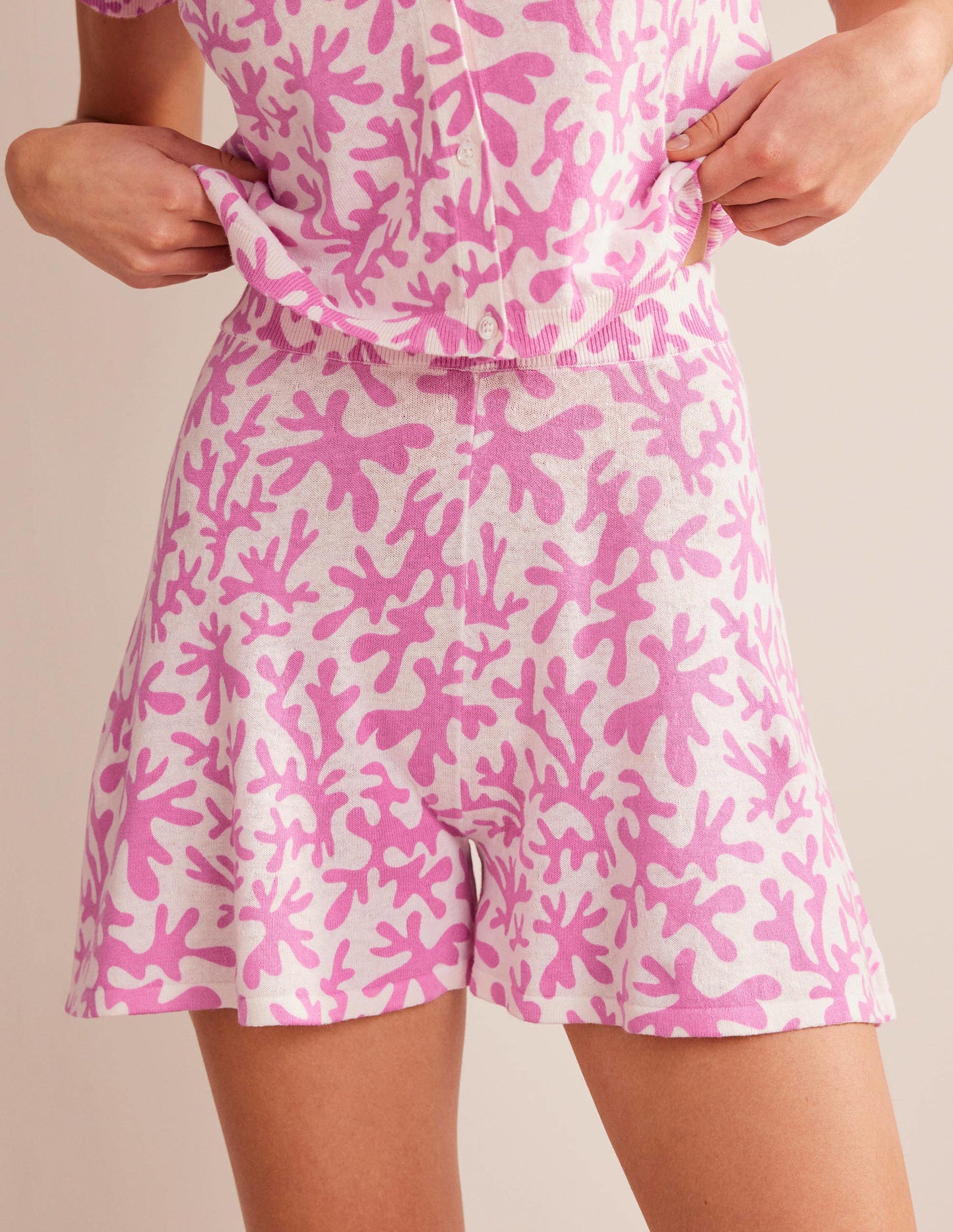 Strickshorts-Pflaumenblüte, Abstraktes Blattmuster