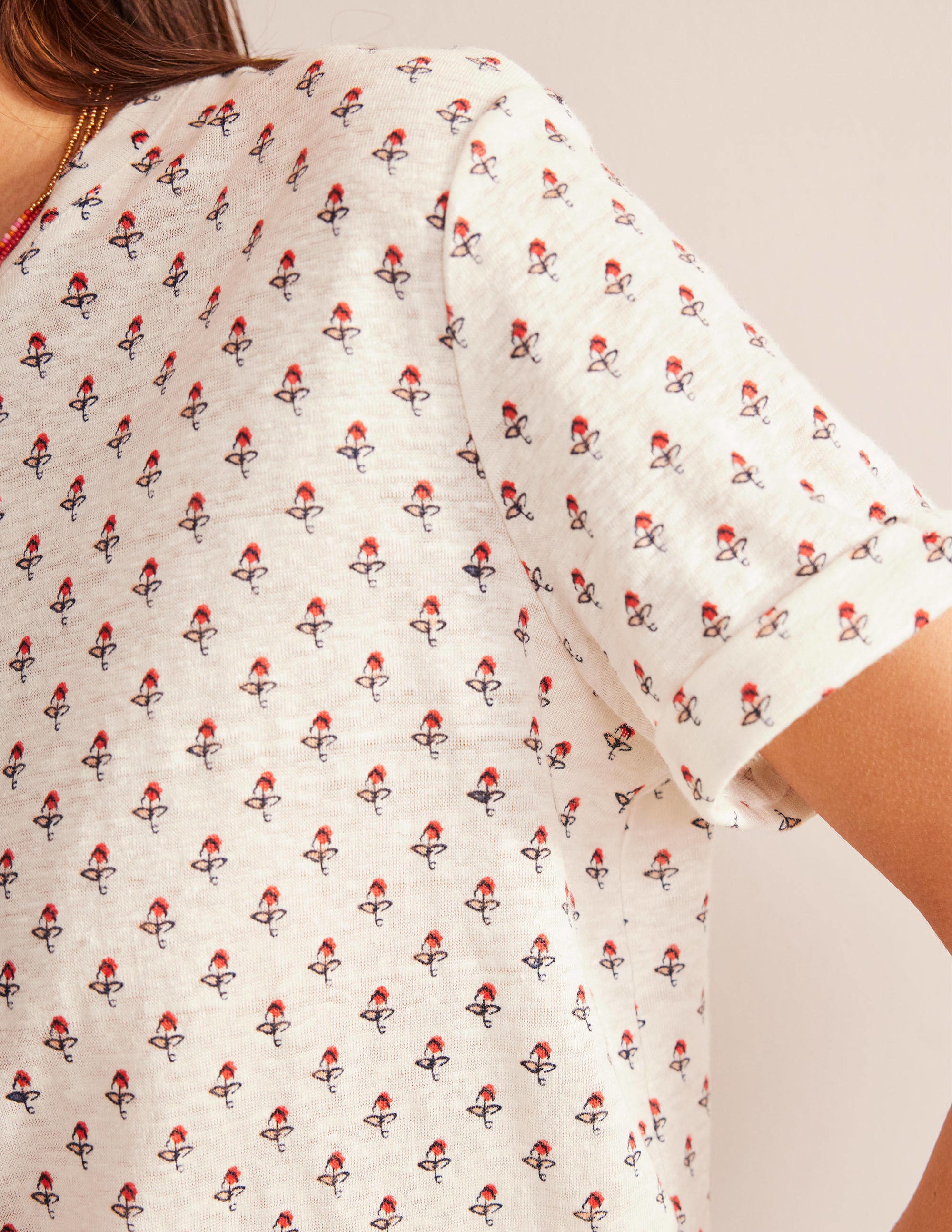 Gemustertes Leinen-T-Shirt-Naturweiß, Tulpenmuster - Image 2