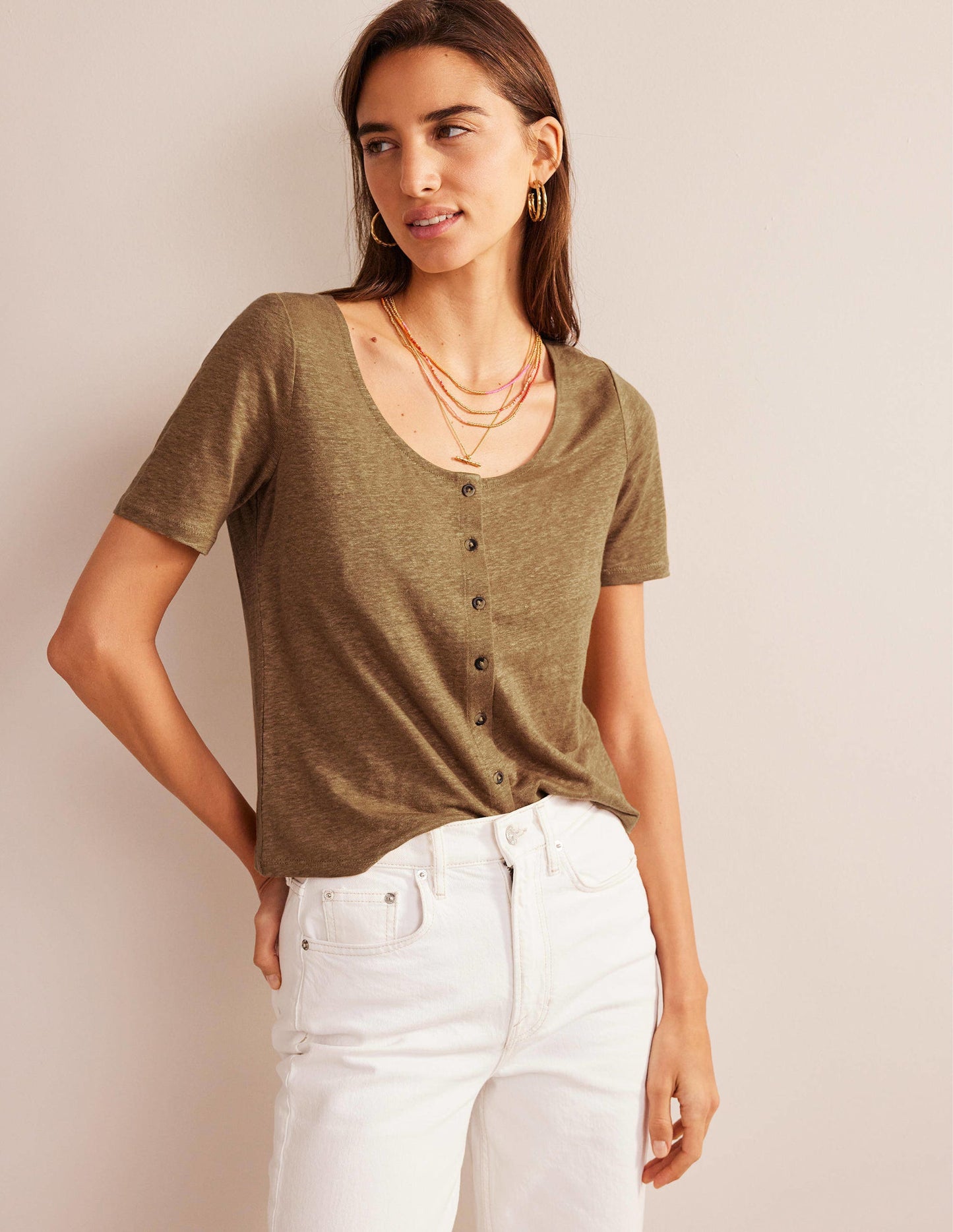 T-shirt en lin à col en U-Camel