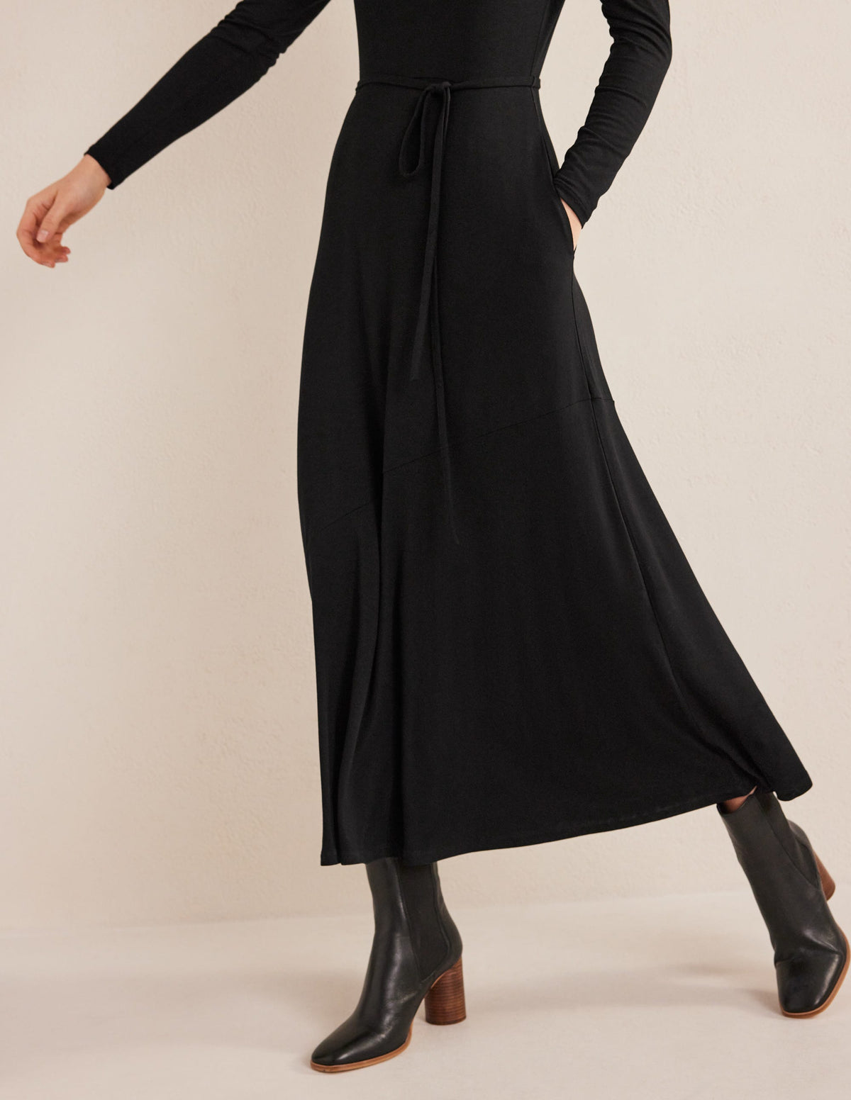 Jersey-Midikleid mit Rockdetail-Schwarz-2