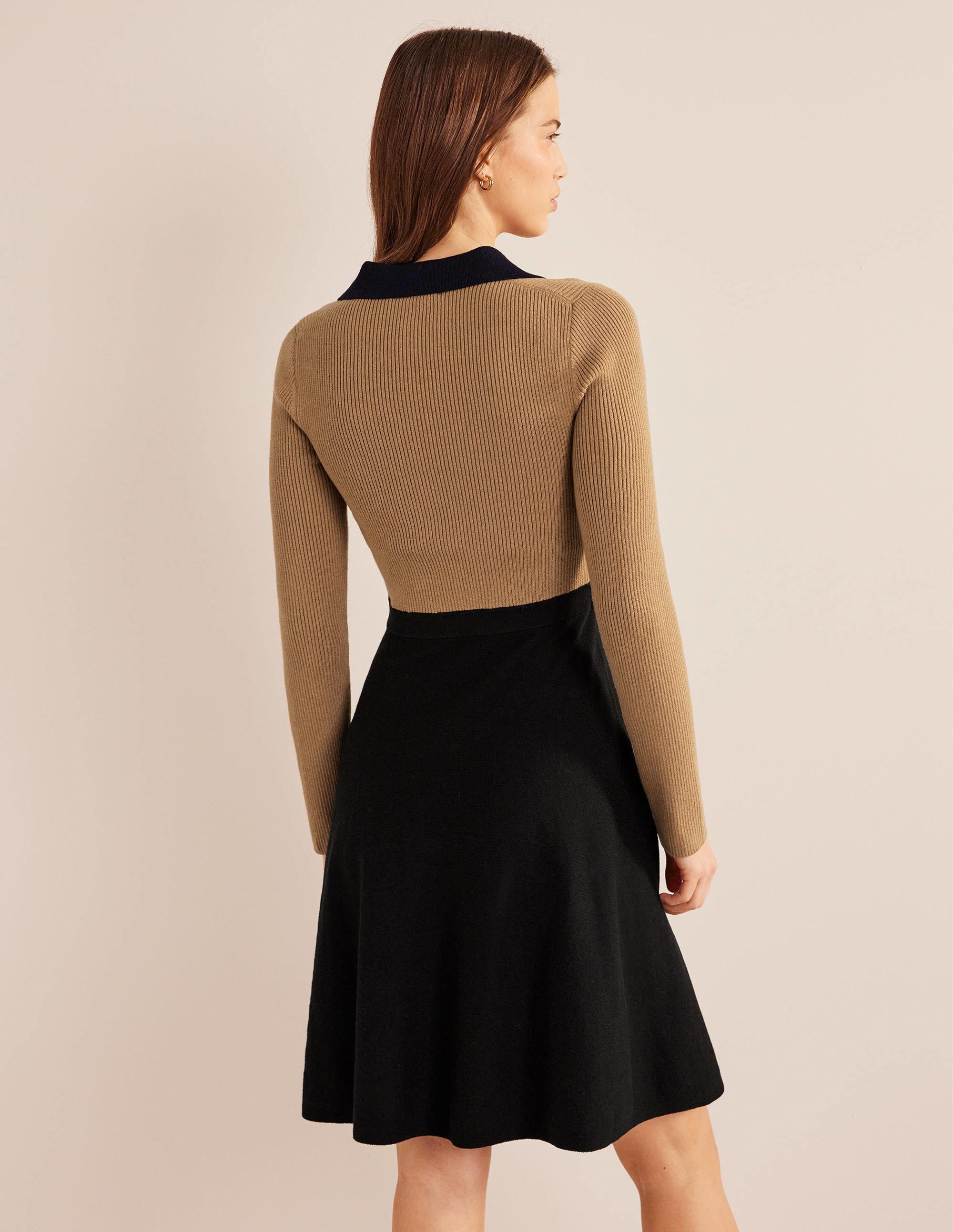 Mini-Strickkleid mit Rippdetails-Schwarz/Kamelbraun, Blockfarben - Image 3