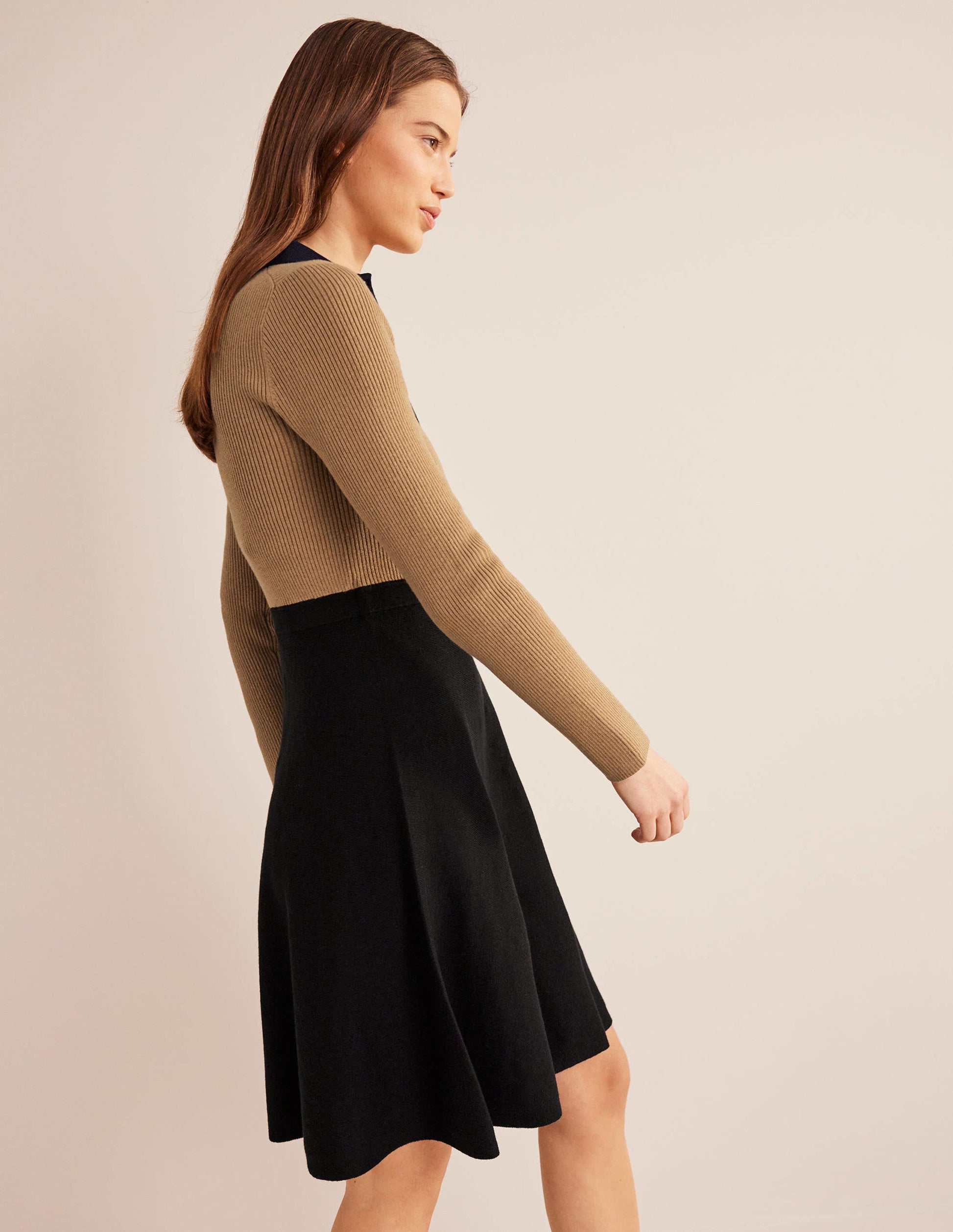 Mini-Strickkleid mit Rippdetails-Schwarz/Kamelbraun, Blockfarben-5
