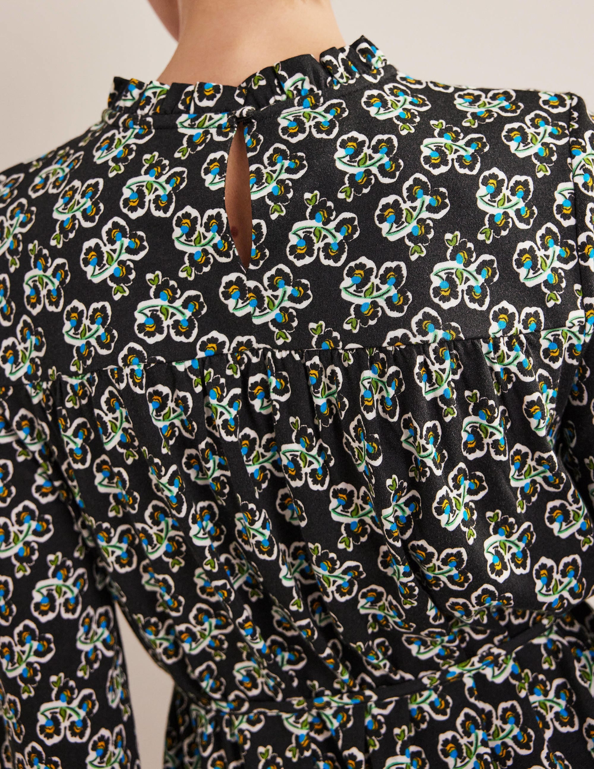 Lässiges Minikleid aus Jersey mit Passe-Schwarz, Blüten - Image 2