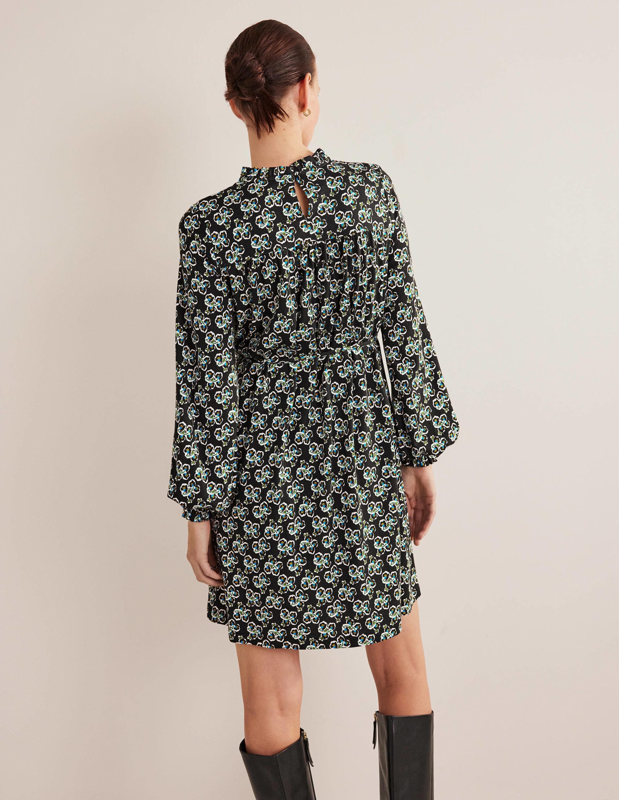 Lässiges Minikleid aus Jersey mit Passe-Schwarz, Blüten - Image 3