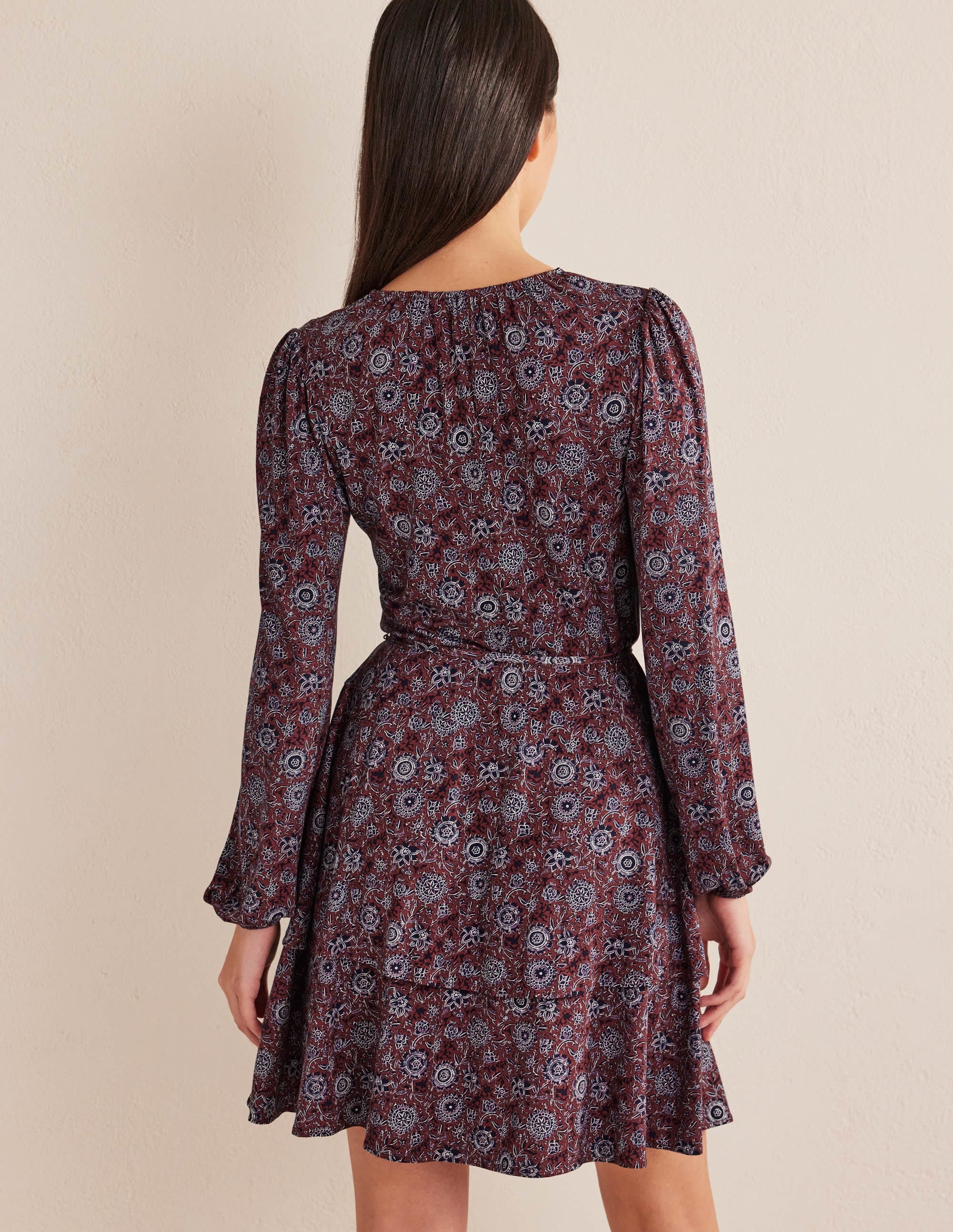 Gestuftes Jersey-Minikleid-Bratapfel, Florales Gobelinmuster - Image 3