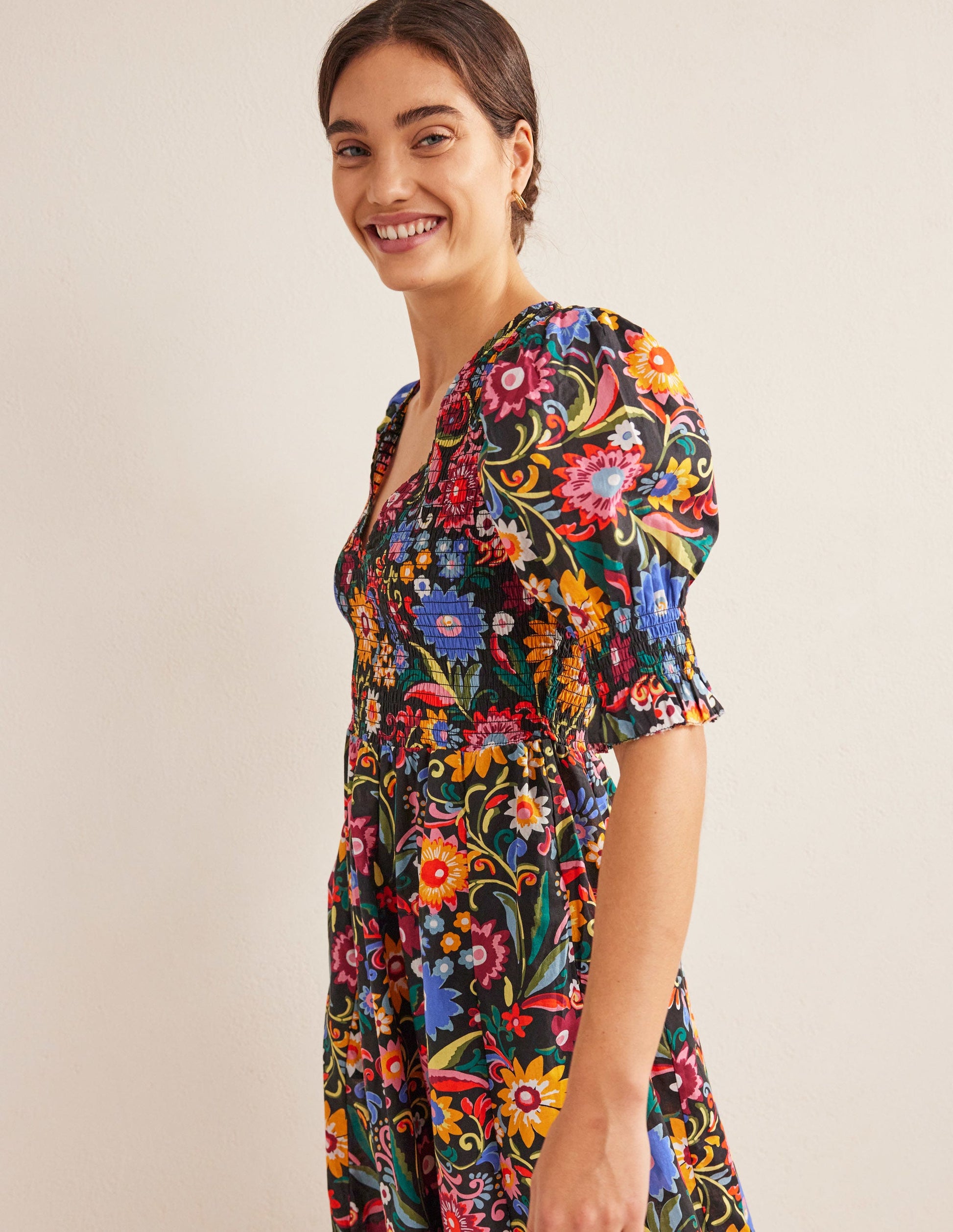 Midikleid mit gesmoktem Oberteil-Schwarz, Knallige Gardenie-4