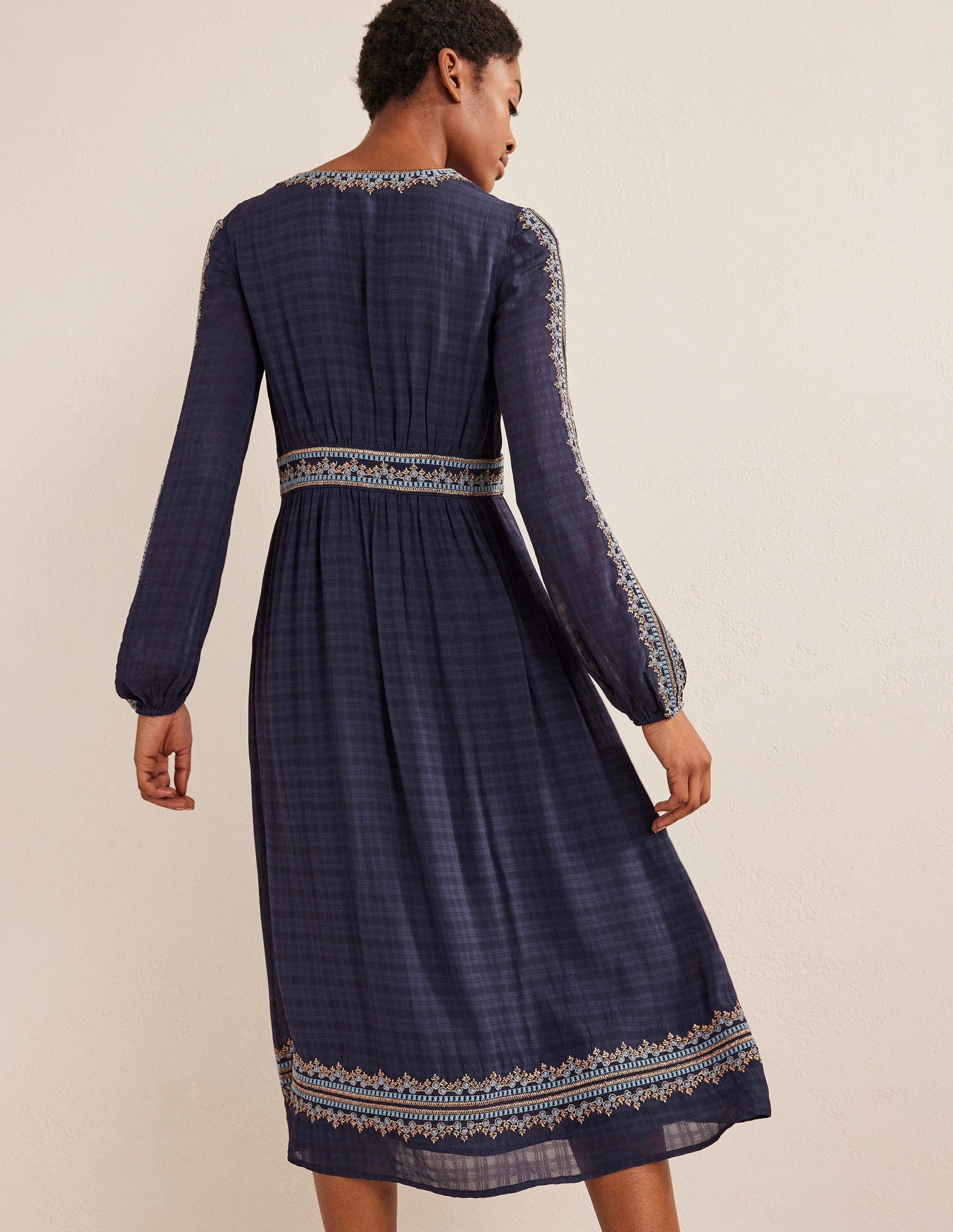 Robe midi brodée à col V-Bleu marine - Image 3