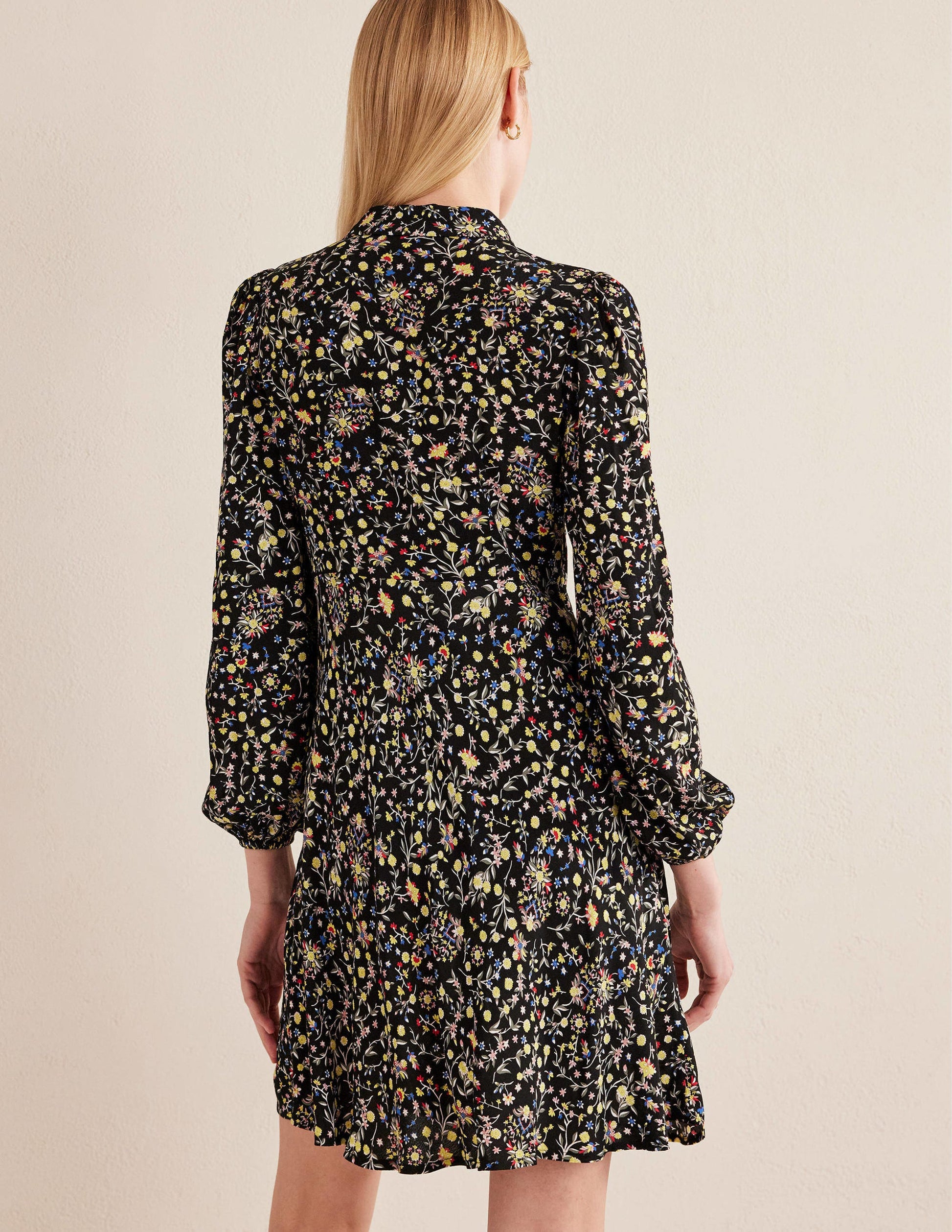 Hemdblusenkleid mit Bindeband am Ausschnitt-Schwarz, Wildblumen-Paisleymuster-3