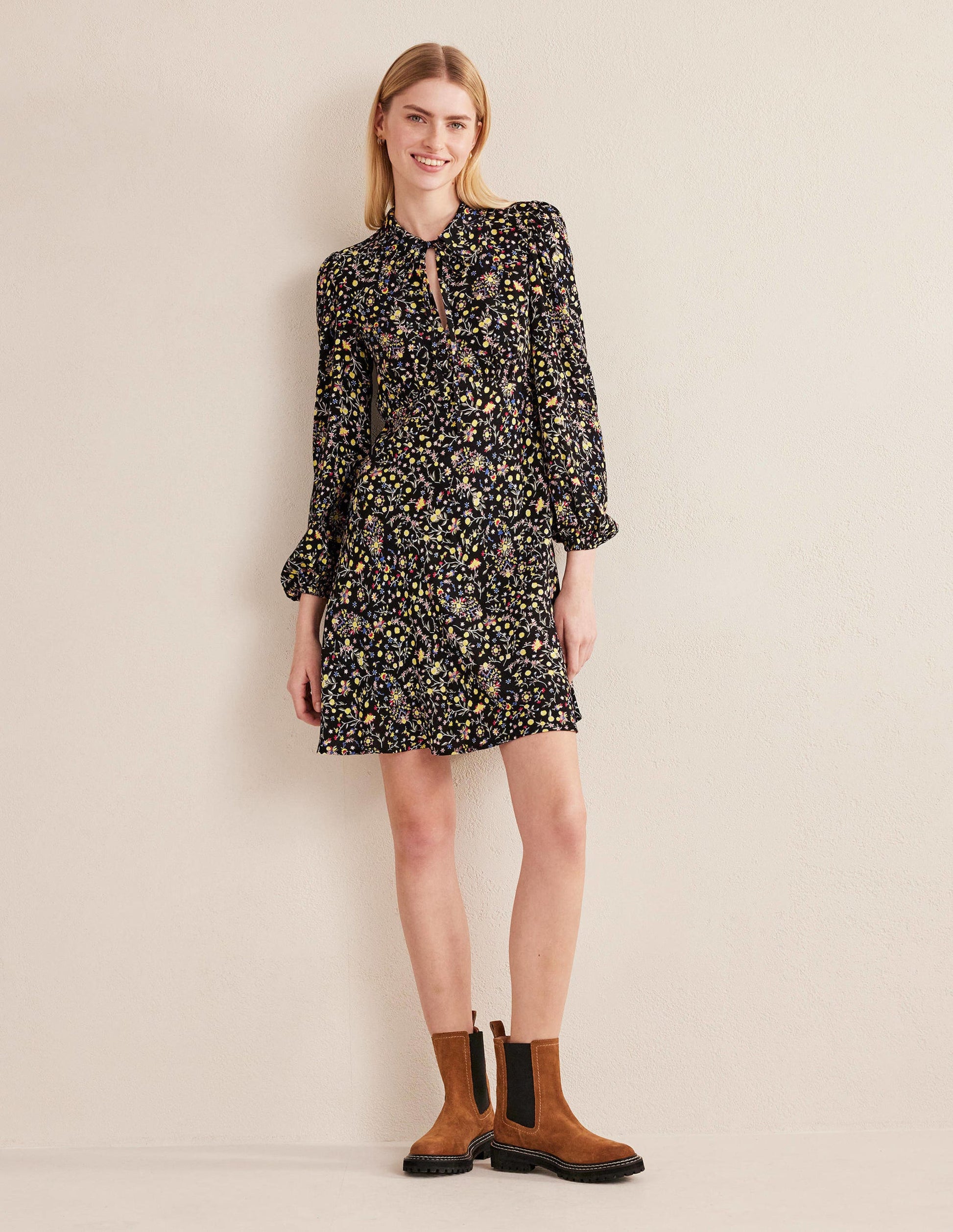Hemdblusenkleid mit Bindeband am Ausschnitt-Schwarz, Wildblumen-Paisleymuster-5