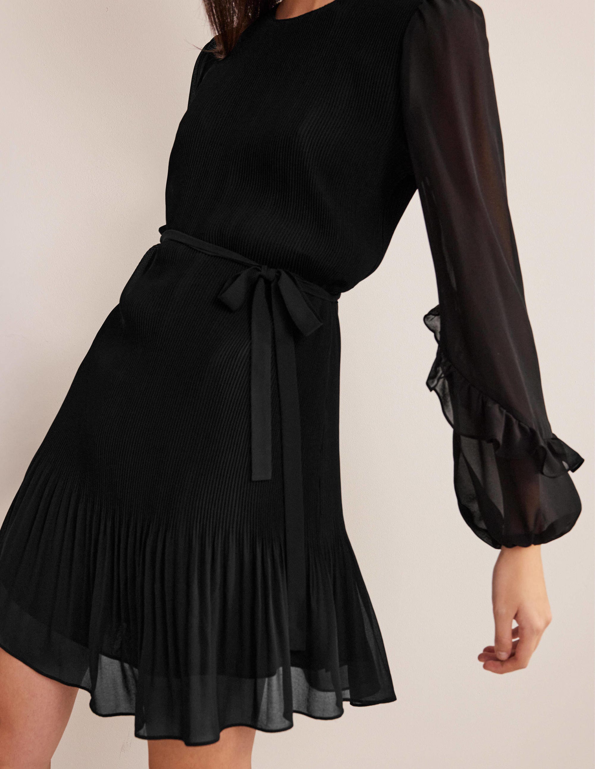 Plissiertes Minikleid-Schwarz - Image 4